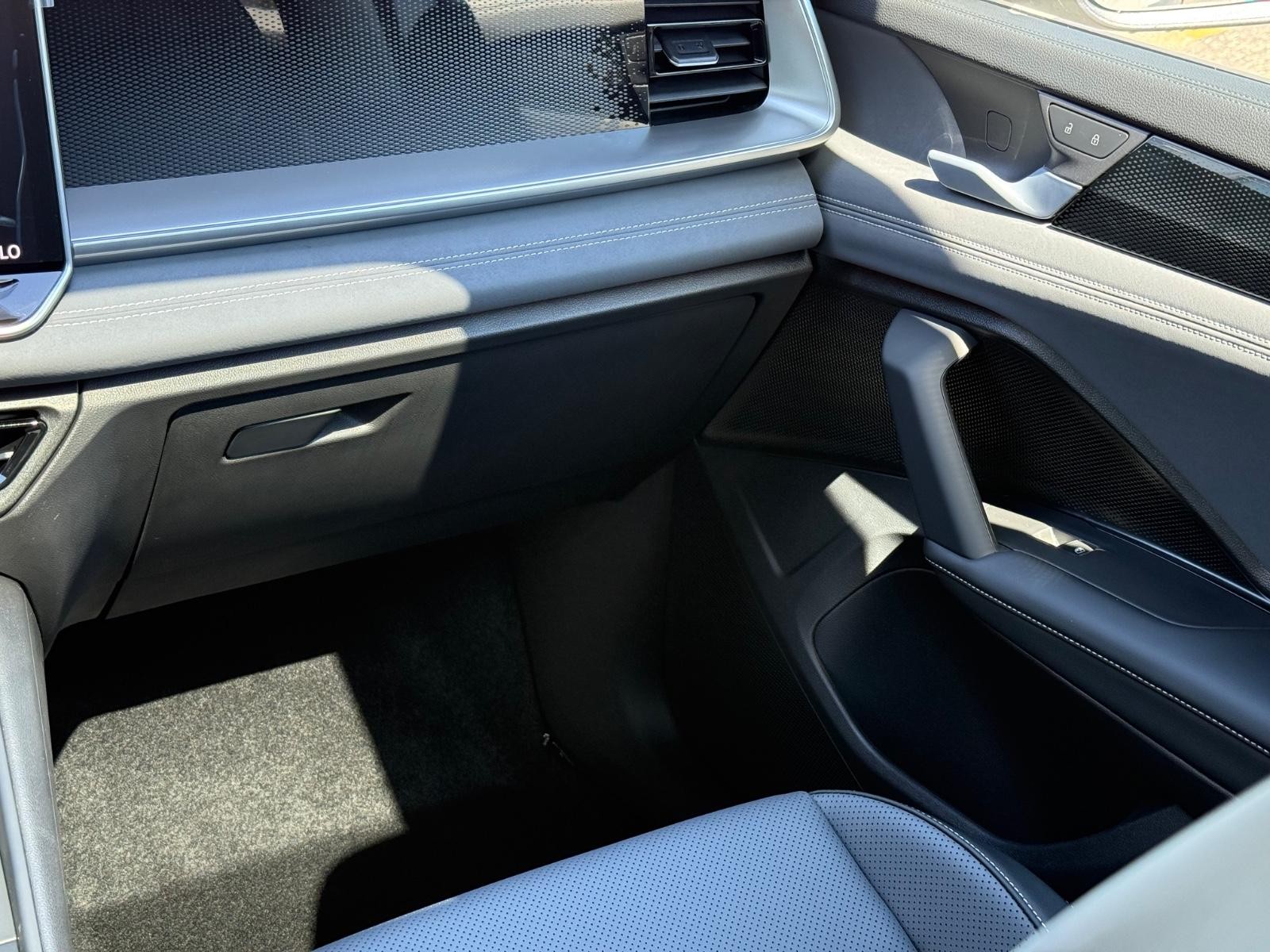 Volkswagen Tiguan Vehicle Image 09