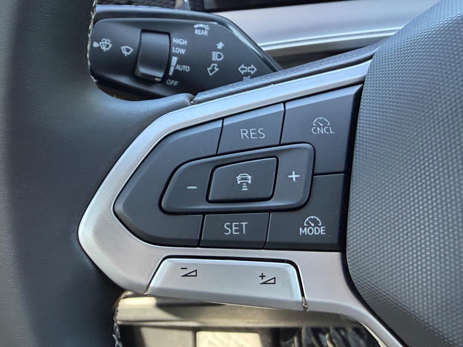 Volkswagen Tiguan Vehicle Image 10