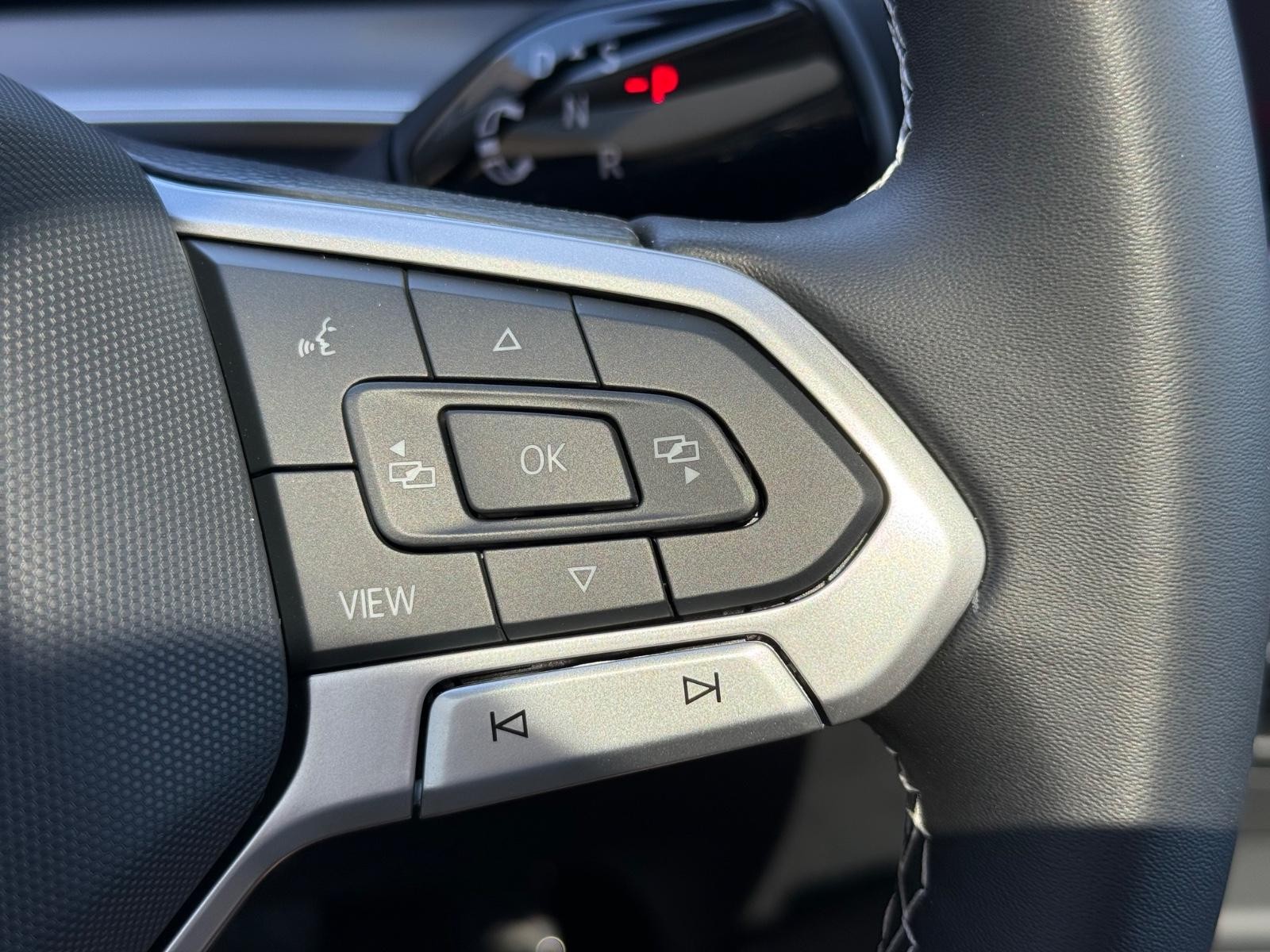 Volkswagen Tiguan Vehicle Image 11