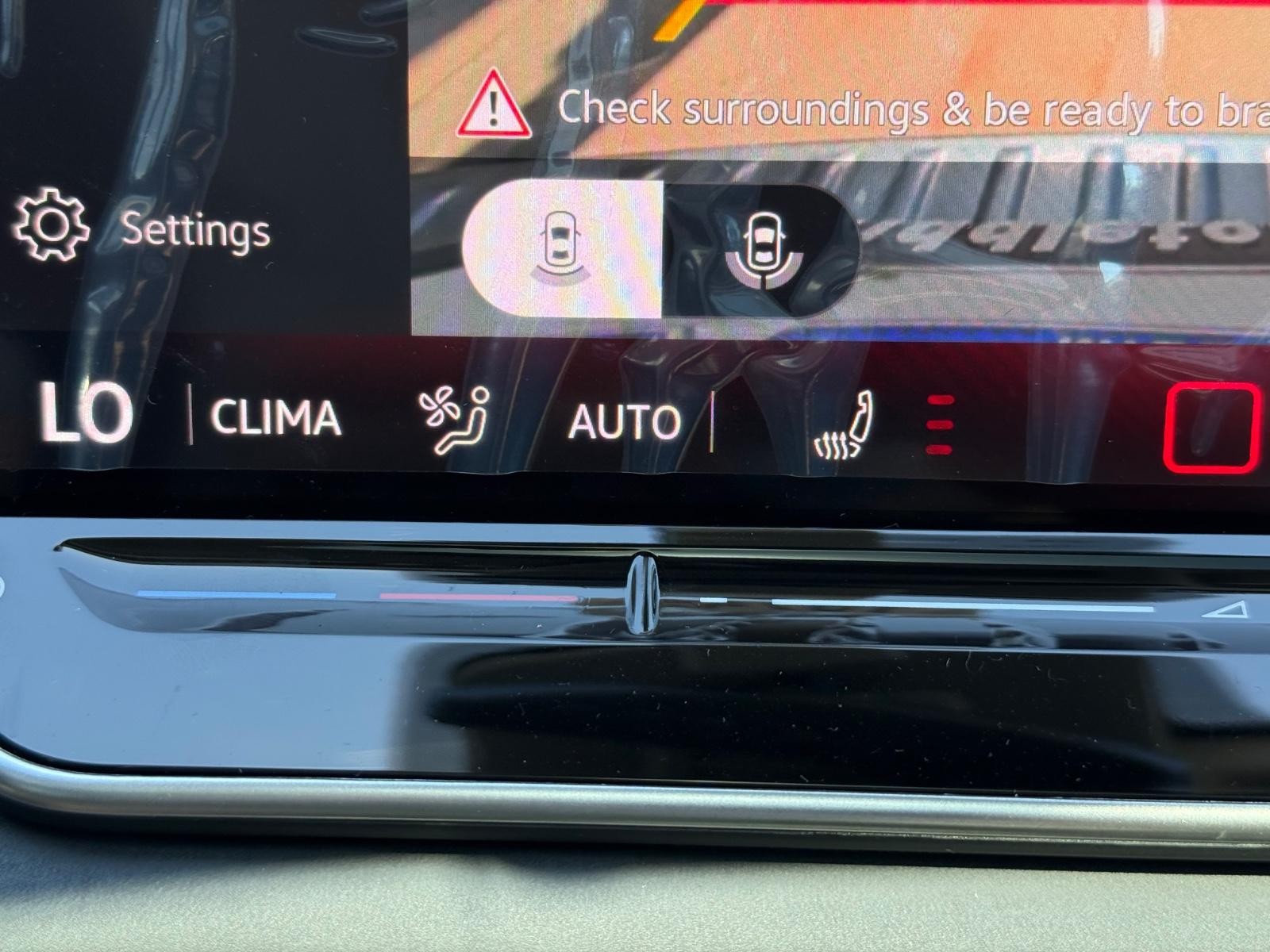 Volkswagen Tiguan Vehicle Image 14