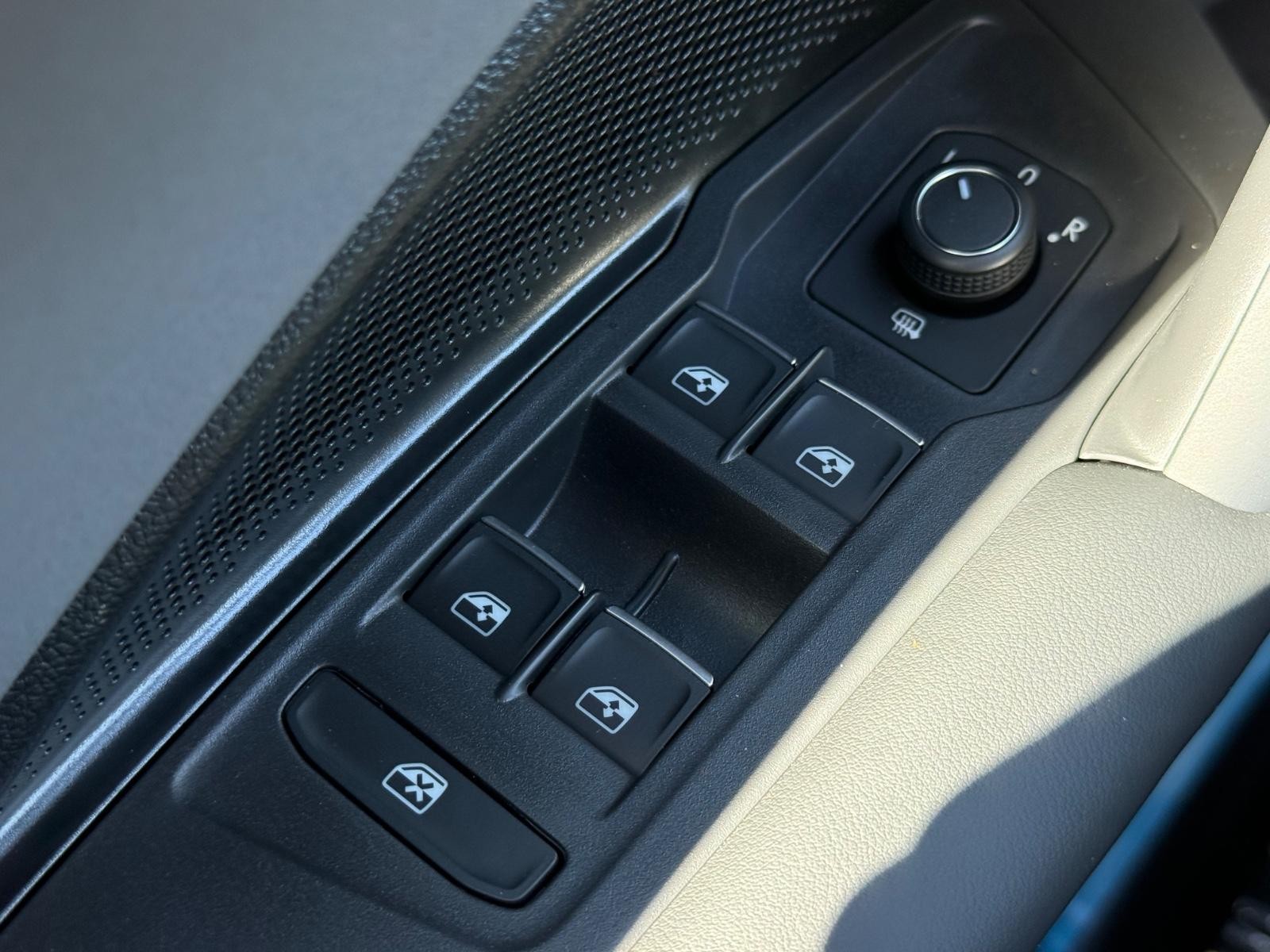 Volkswagen Tiguan Vehicle Image 15