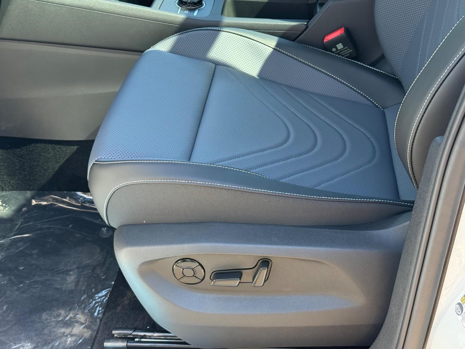 Volkswagen Tiguan Vehicle Image 16