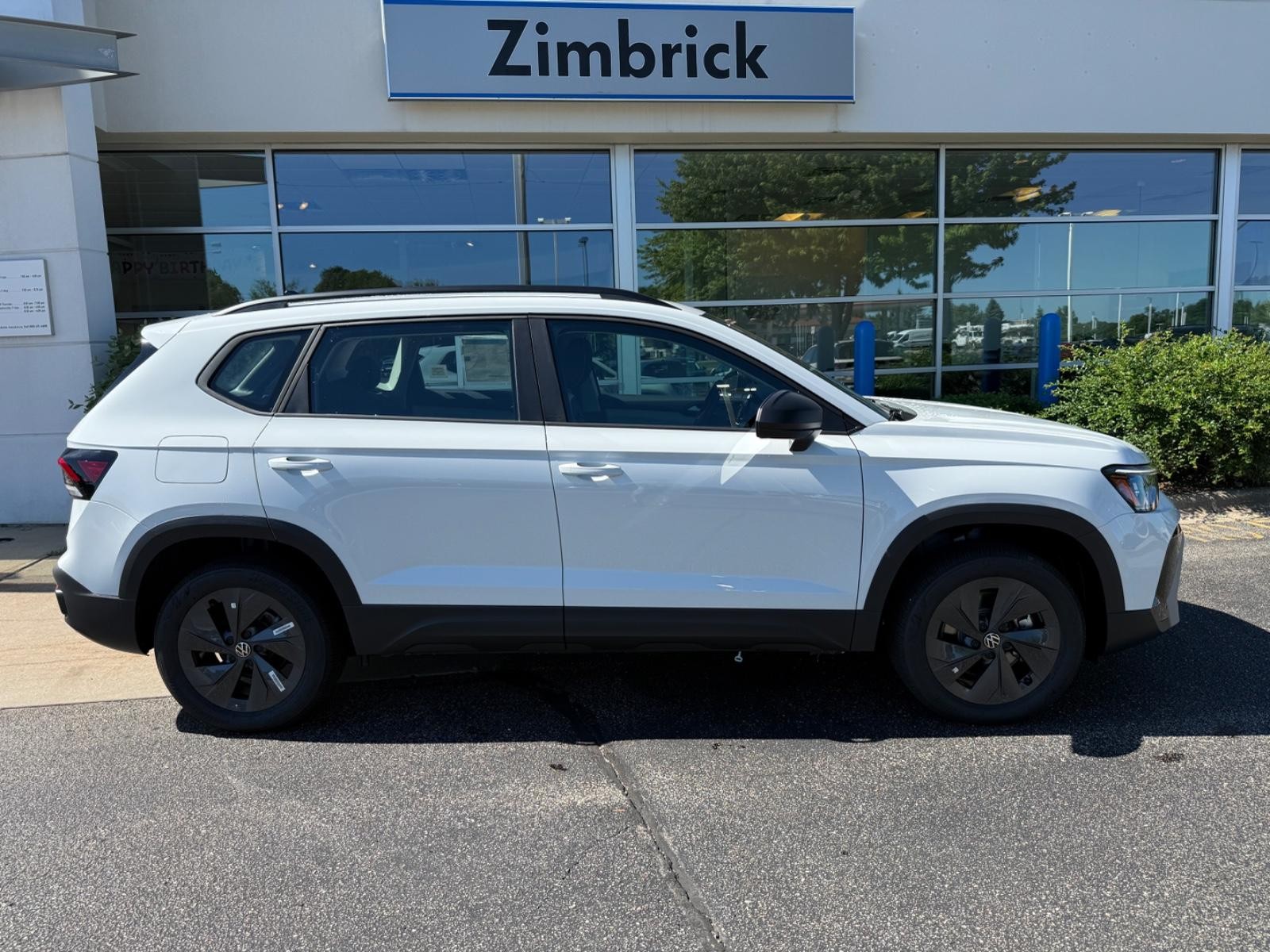 Volkswagen Taos Vehicle Image 02