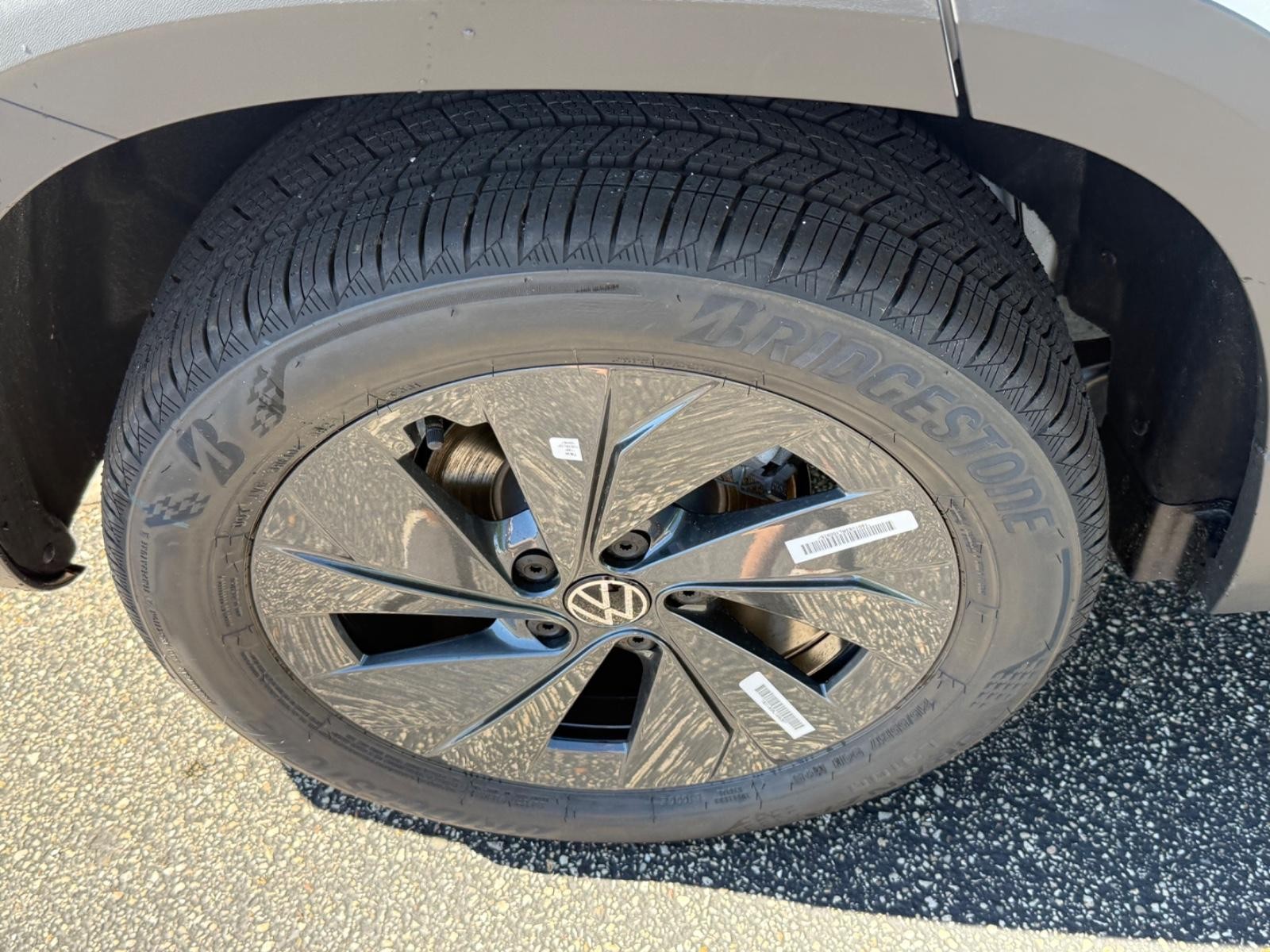 Volkswagen Taos Vehicle Image 04