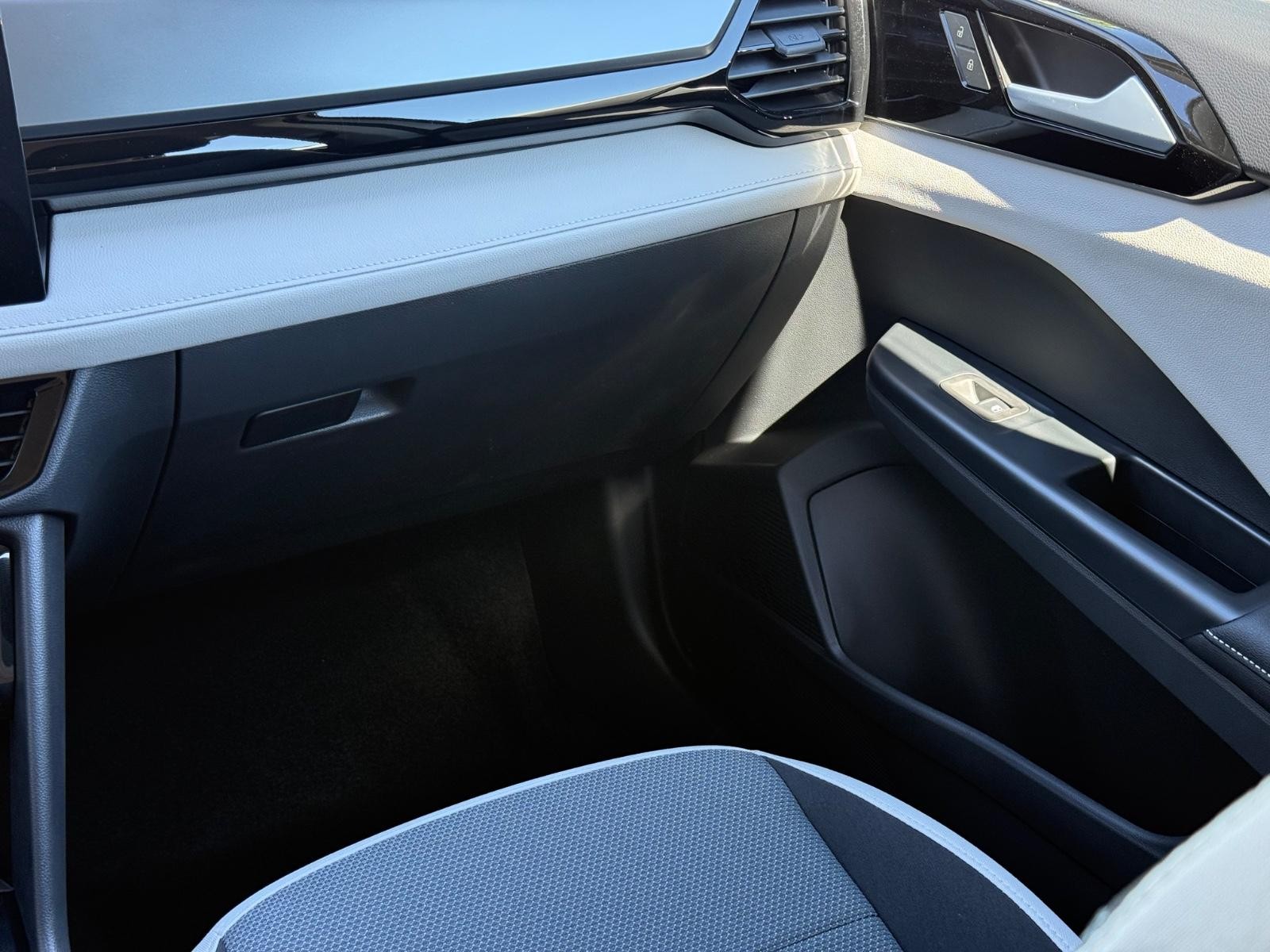 Volkswagen Taos Vehicle Image 10