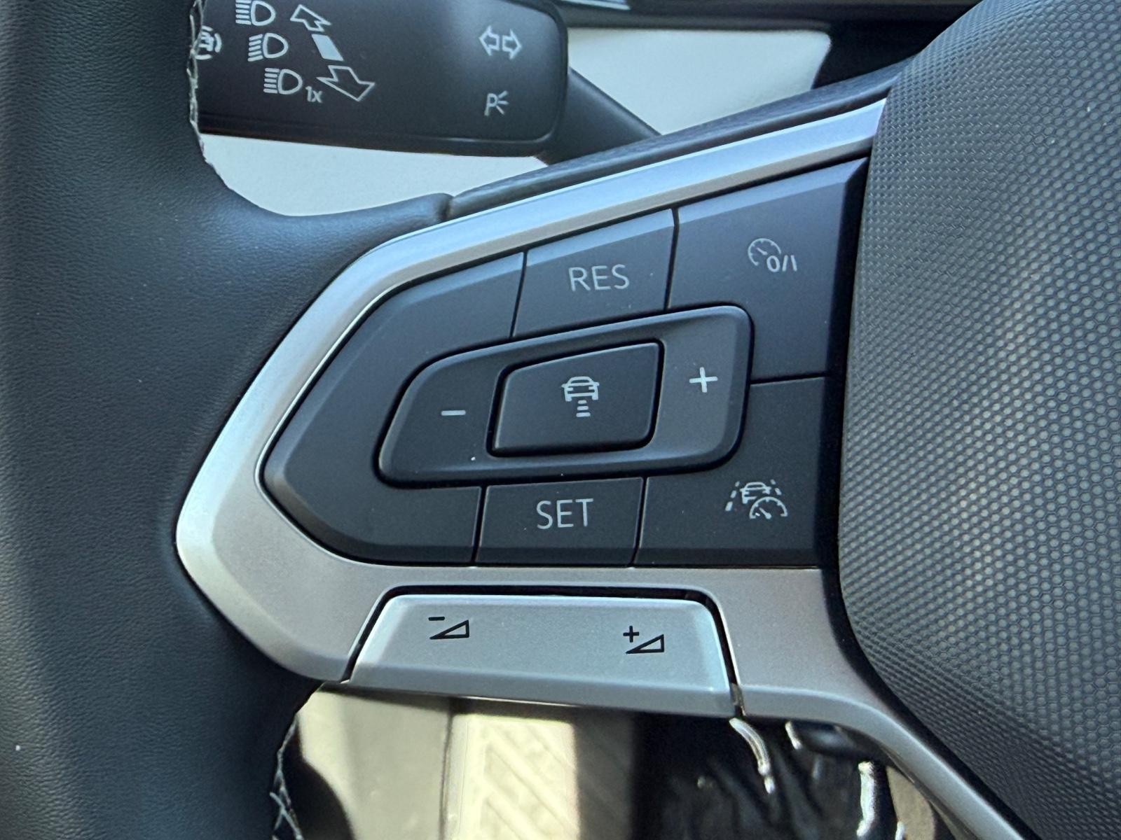 Volkswagen Taos Vehicle Image 11