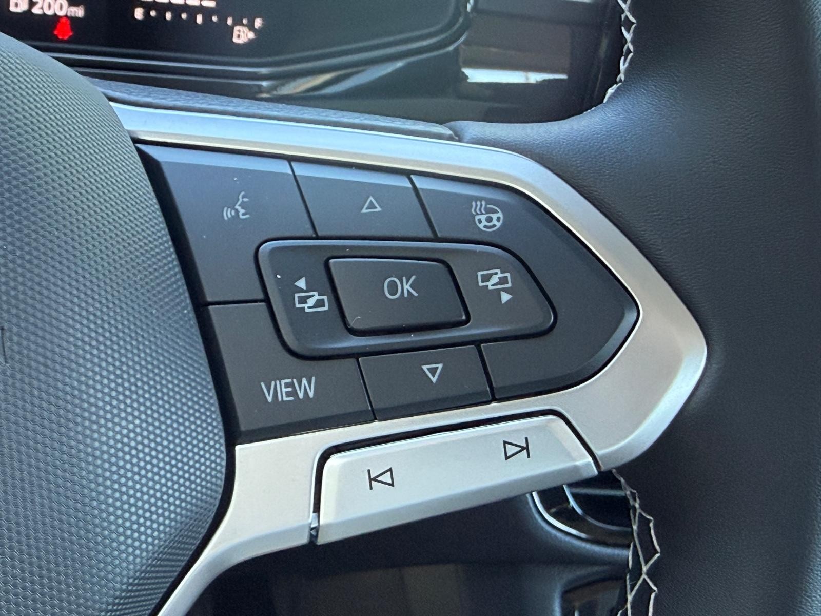Volkswagen Taos Vehicle Image 12