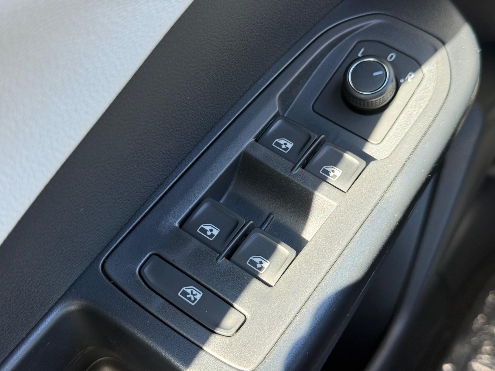 Volkswagen Taos Vehicle Image 14