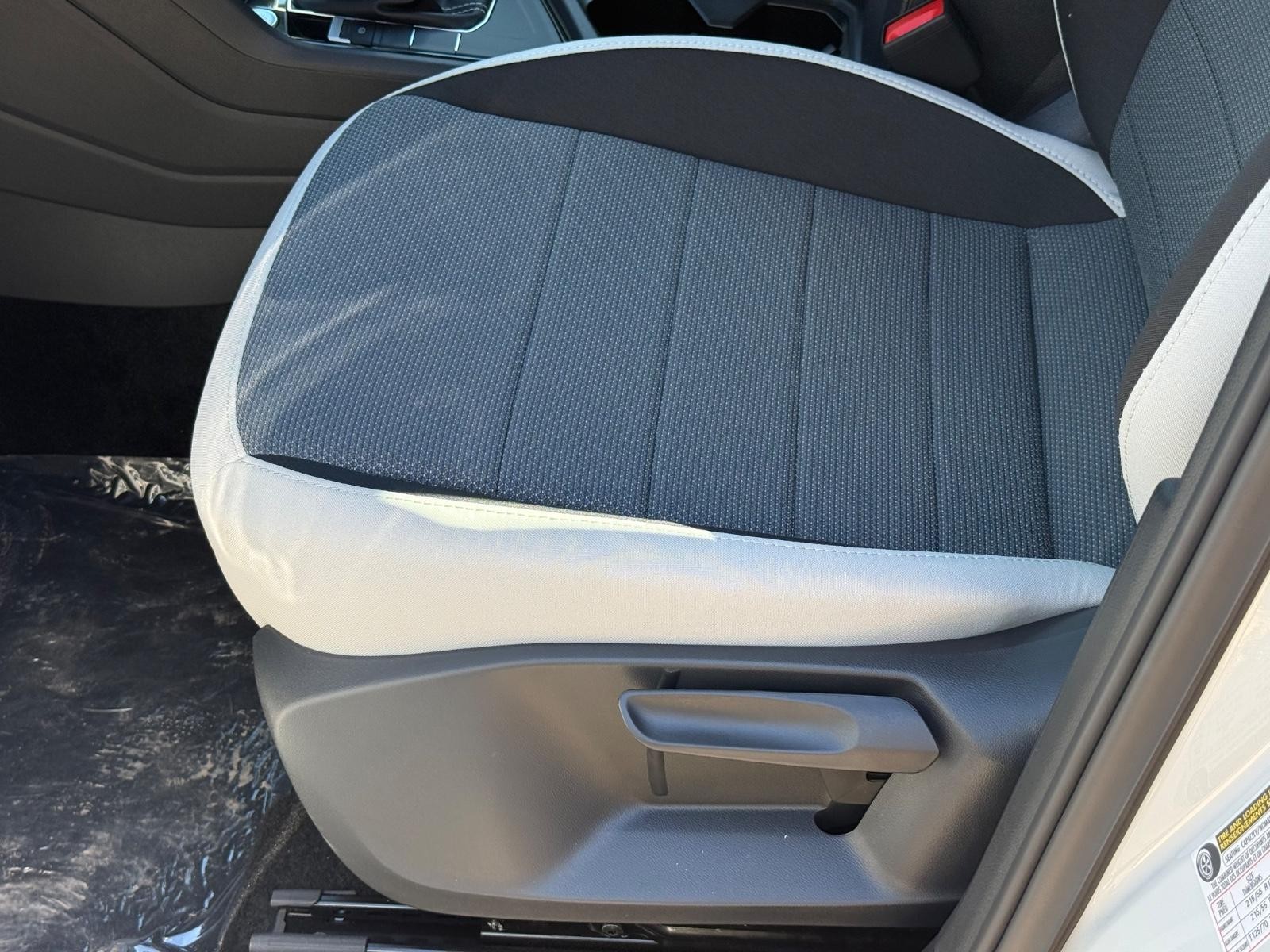 Volkswagen Taos Vehicle Image 15