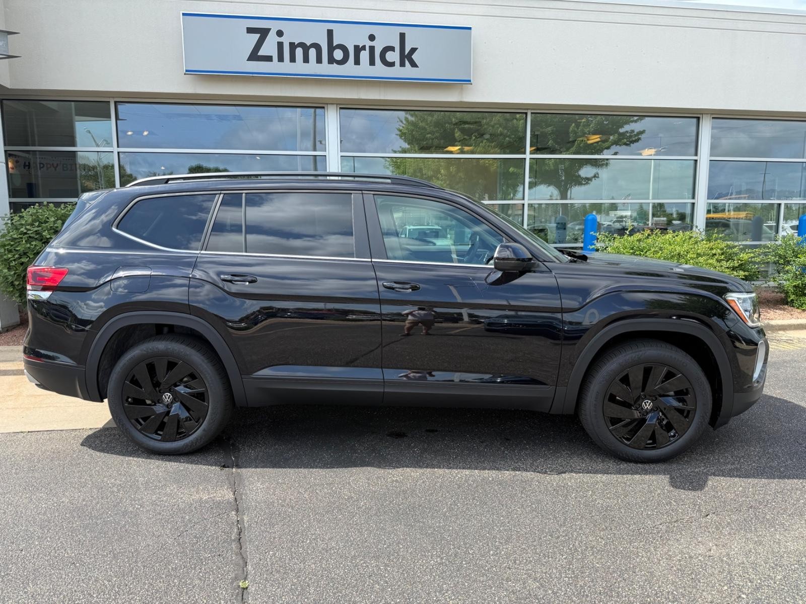 Volkswagen Atlas Vehicle Image 02