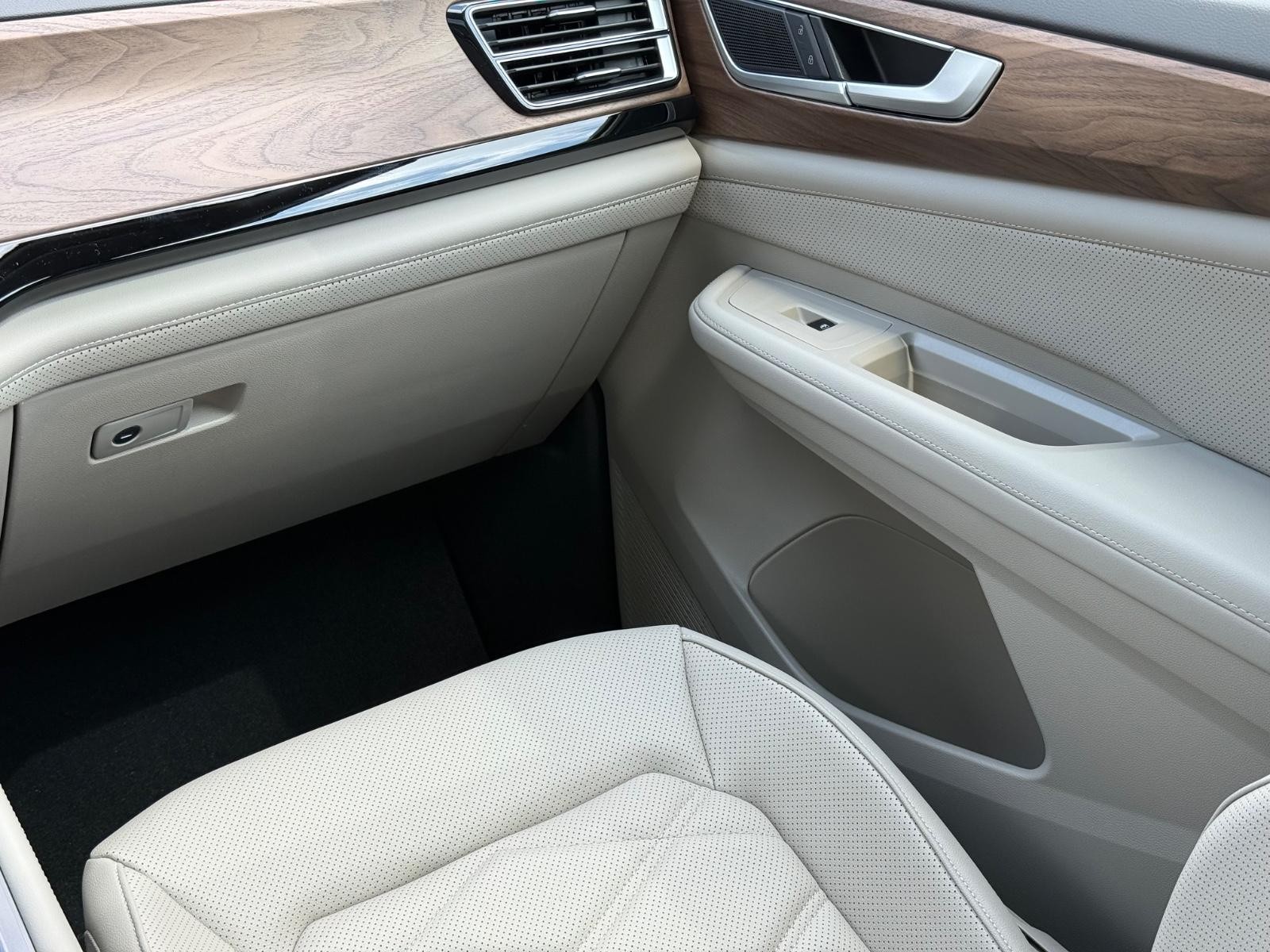 Volkswagen Atlas Vehicle Image 11