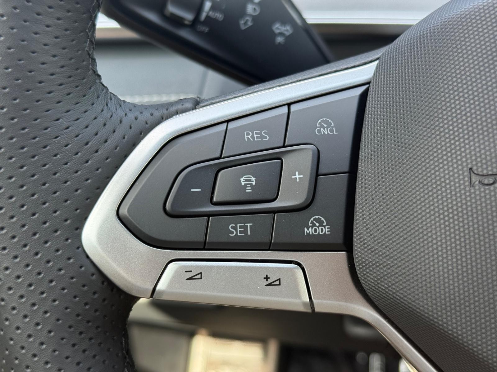 Volkswagen Tiguan Vehicle Image 10