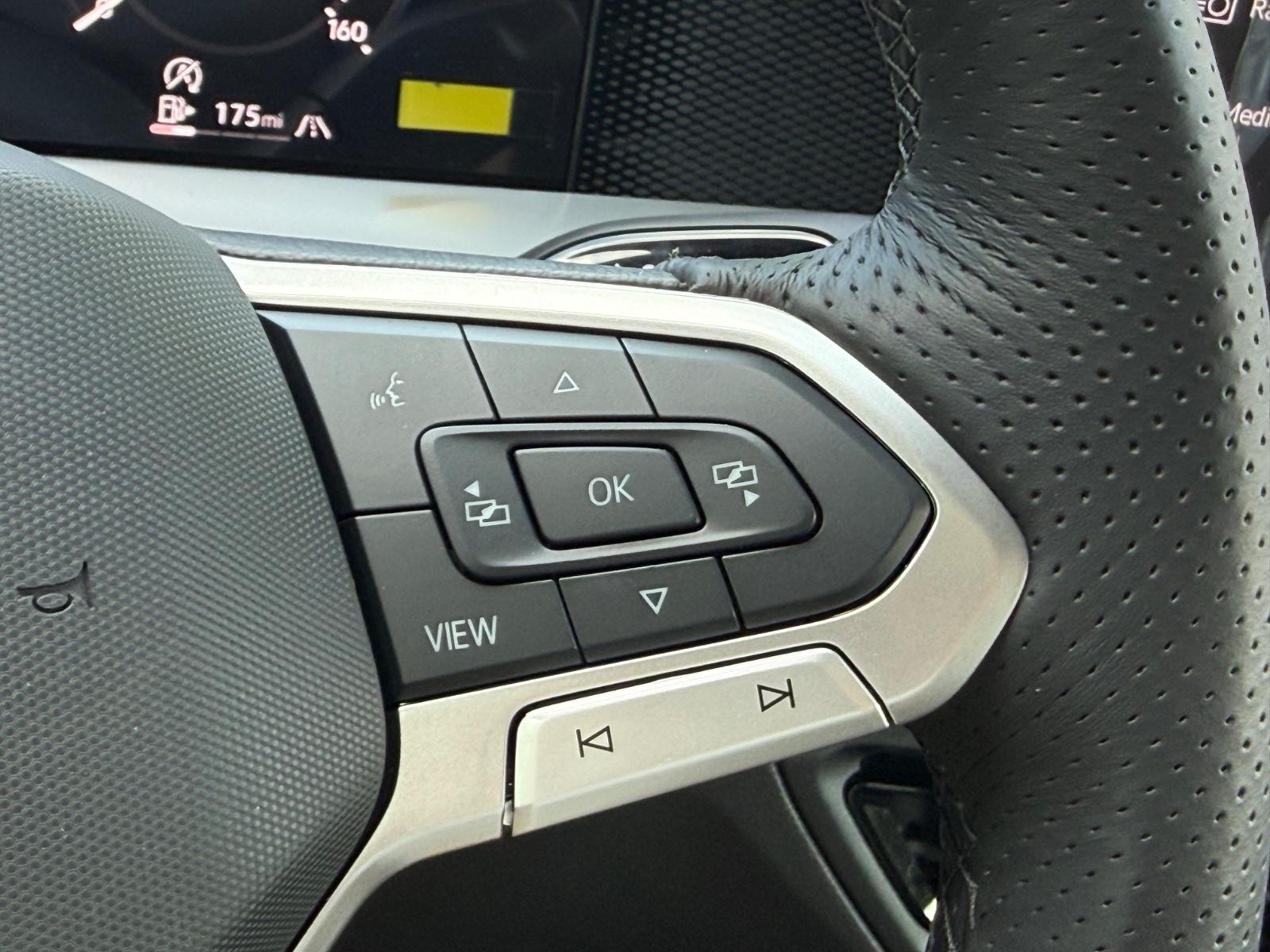 Volkswagen Tiguan Vehicle Image 11