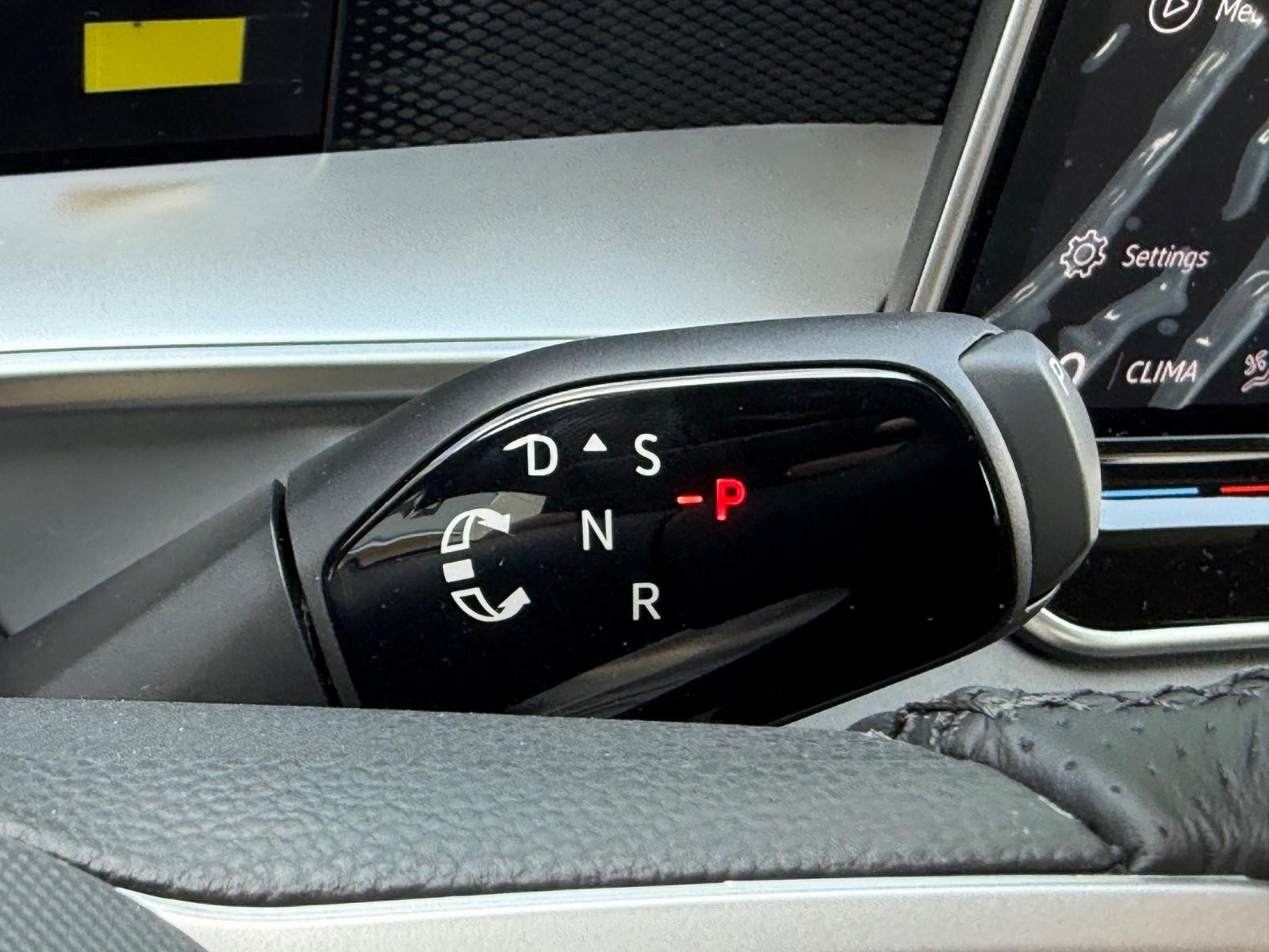 Volkswagen Tiguan Vehicle Image 12