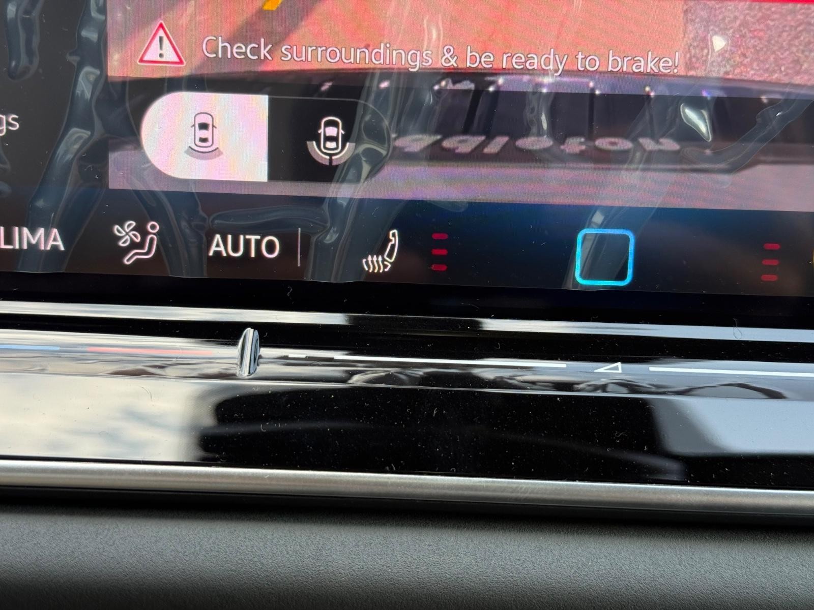 Volkswagen Tiguan Vehicle Image 14