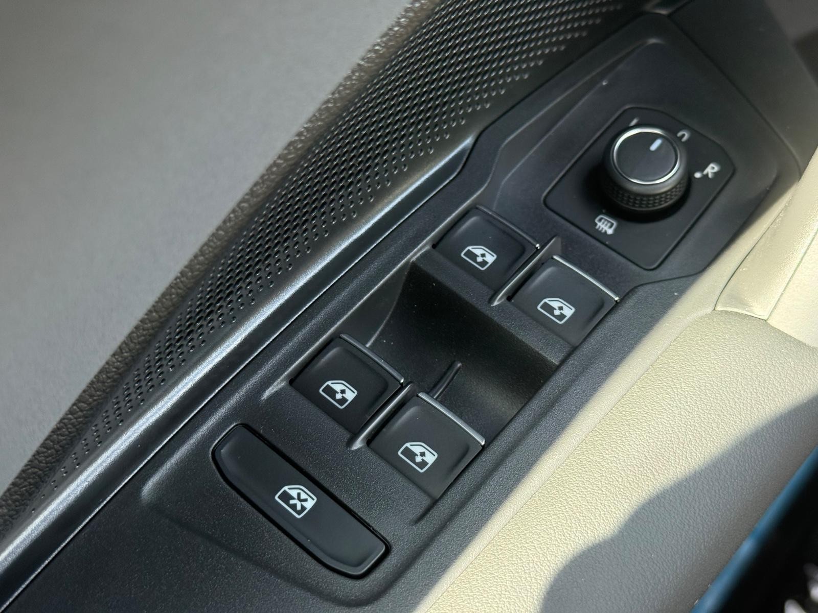 Volkswagen Tiguan Vehicle Image 15