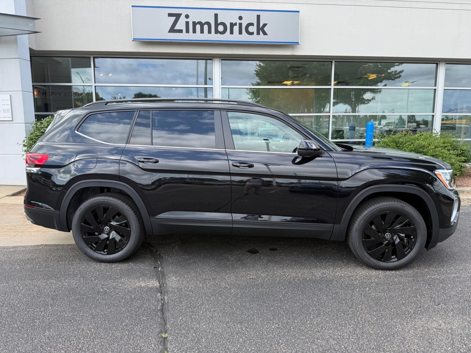 Volkswagen Atlas Vehicle Image 02