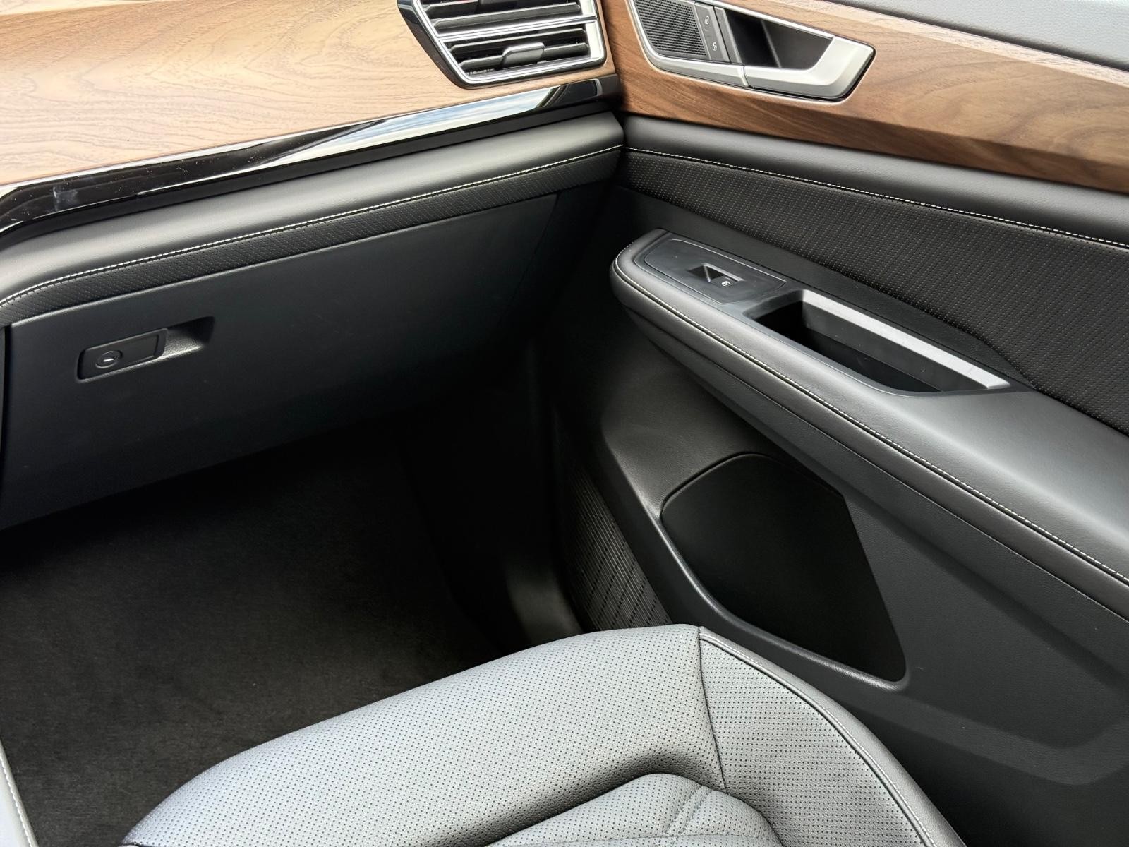 Volkswagen Atlas Vehicle Image 11