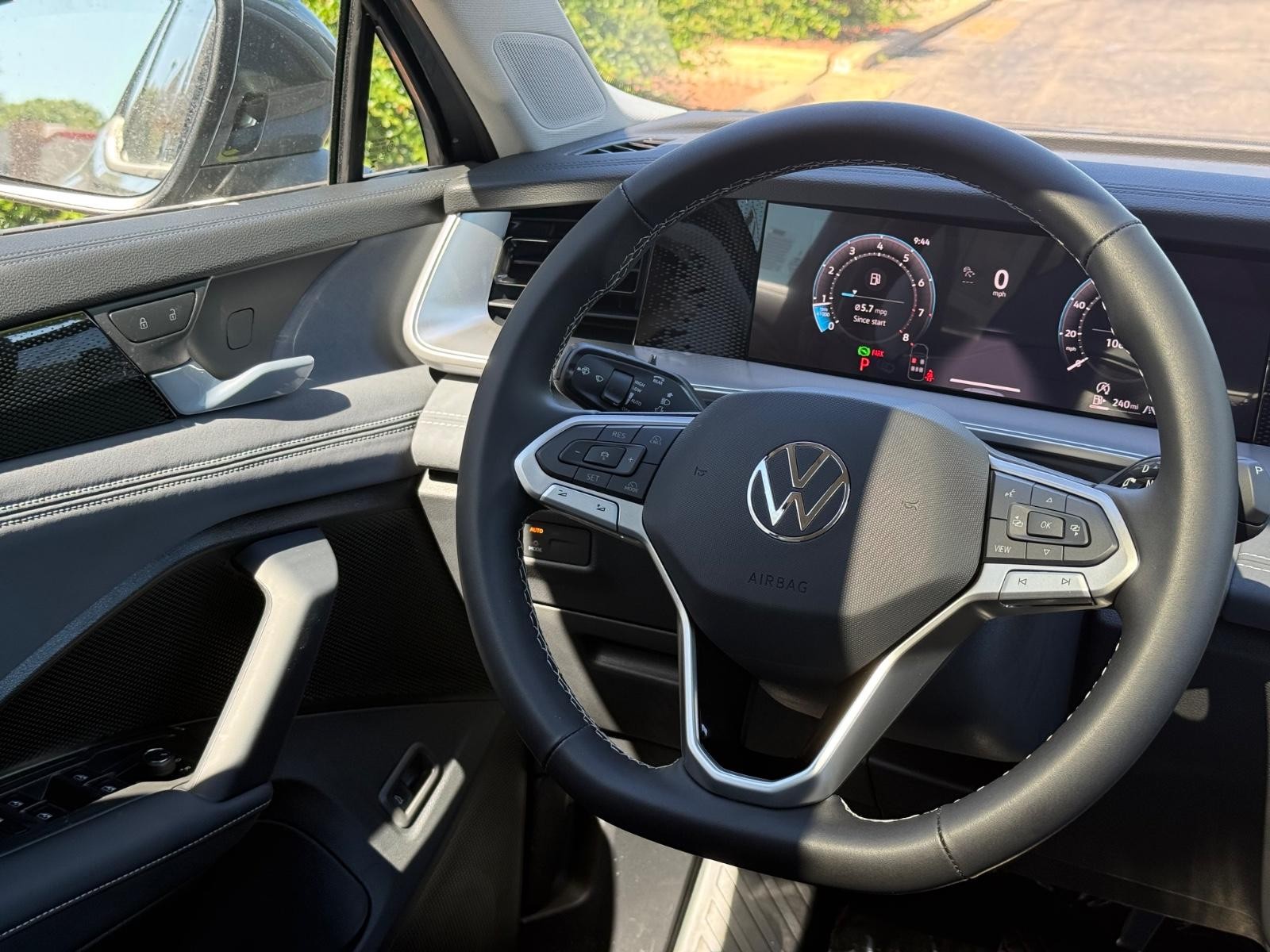 Volkswagen Tiguan Vehicle Image 09