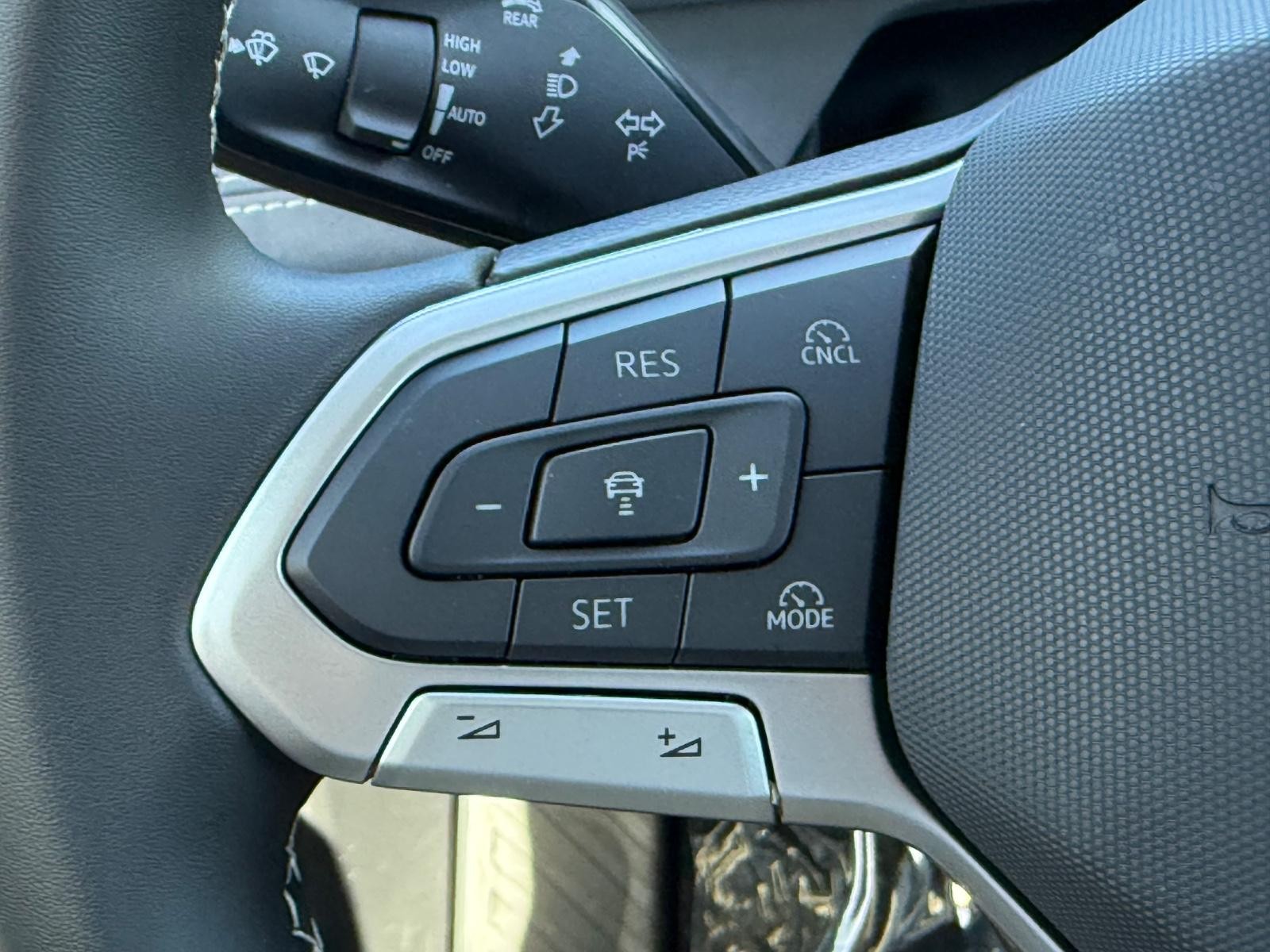 Volkswagen Tiguan Vehicle Image 11