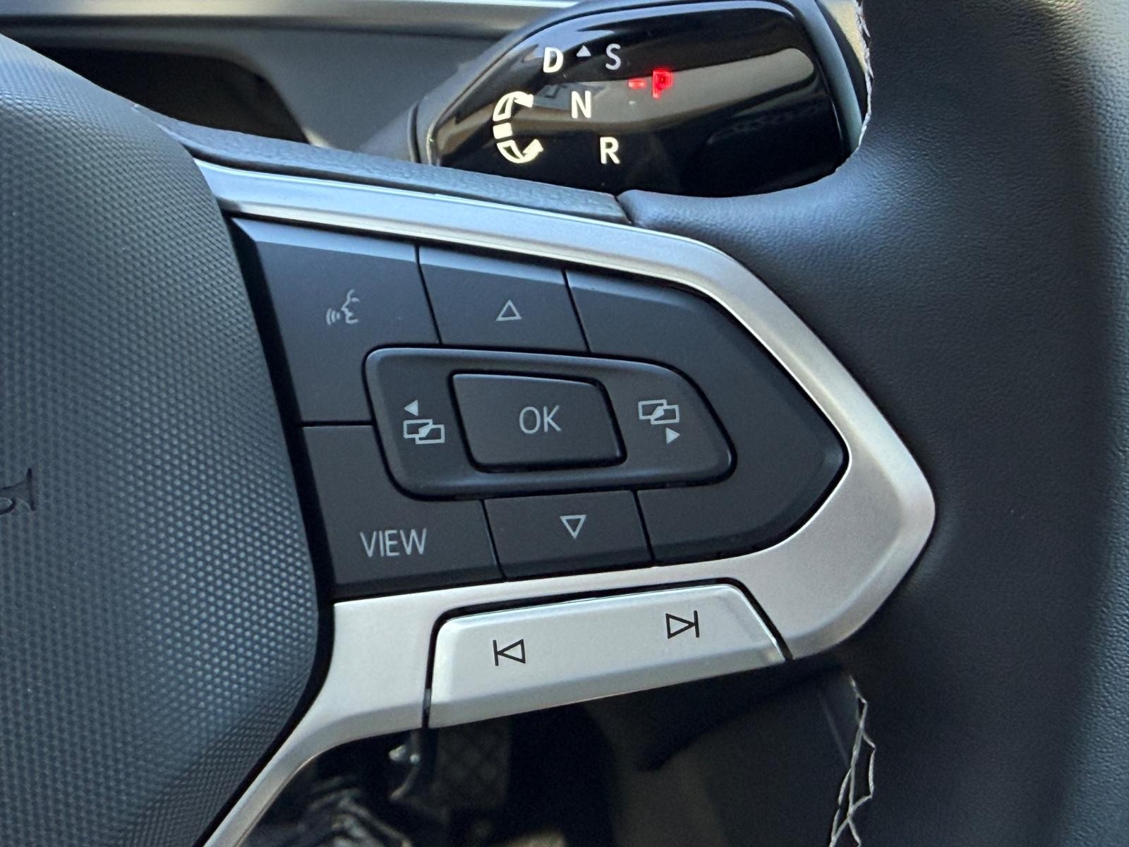 Volkswagen Tiguan Vehicle Image 12
