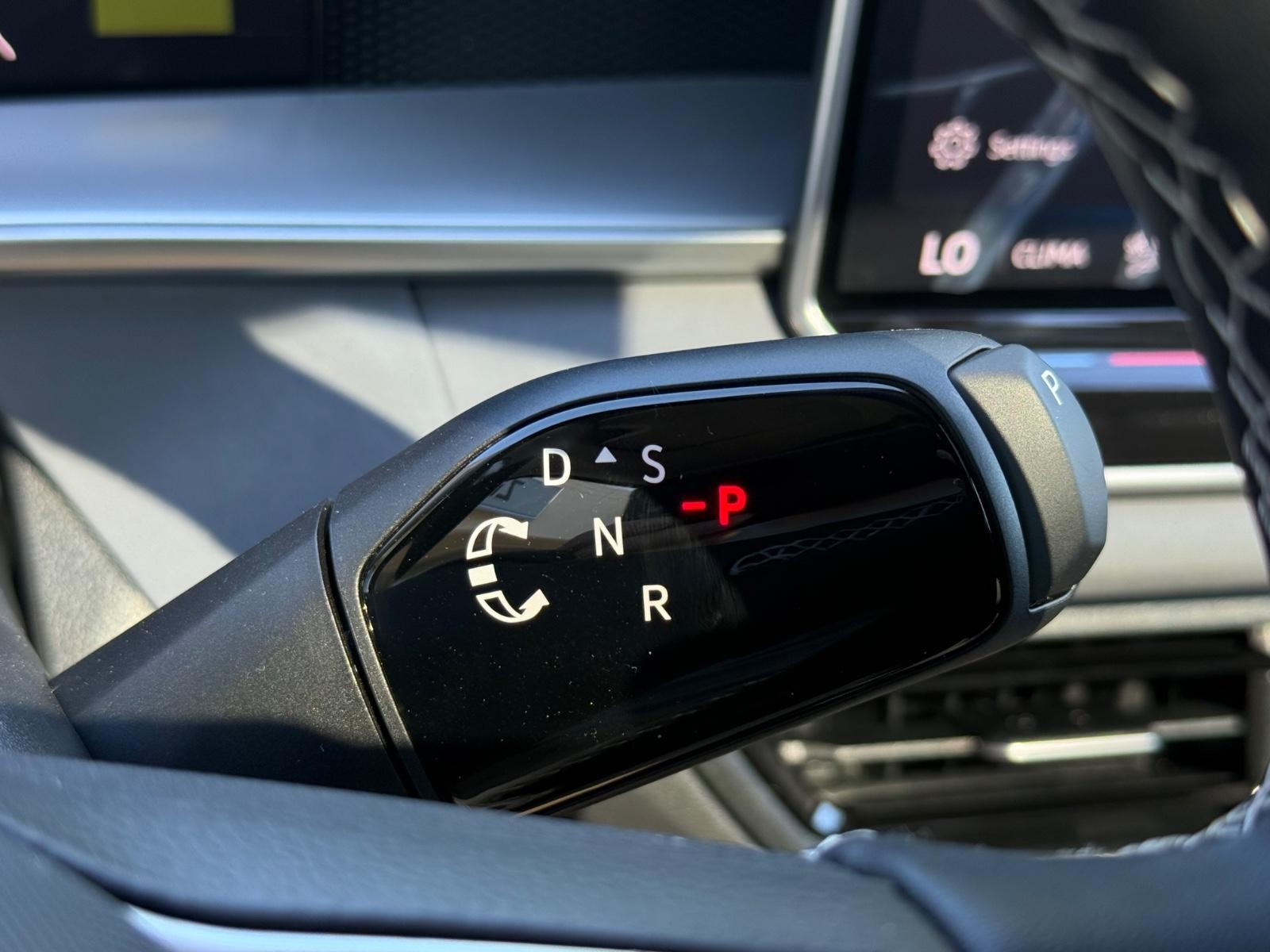 Volkswagen Tiguan Vehicle Image 13
