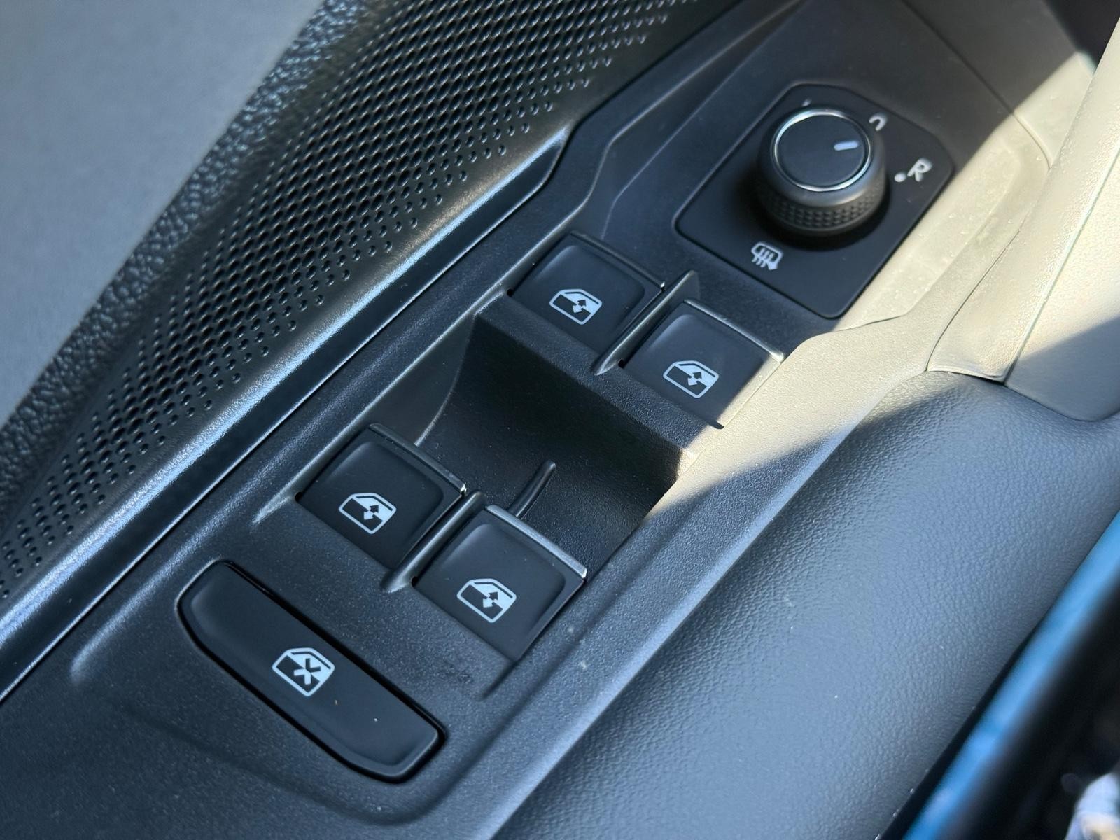 Volkswagen Tiguan Vehicle Image 16