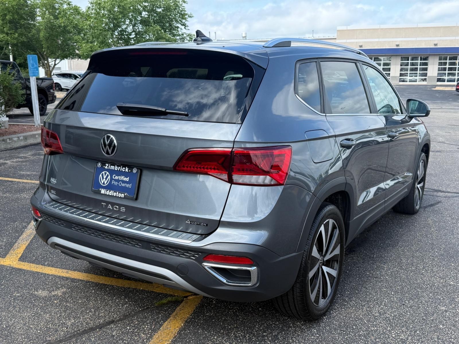 Volkswagen Taos Vehicle Image 03