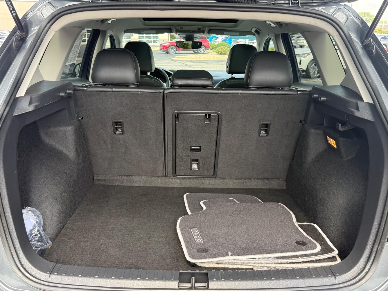 Volkswagen Taos Vehicle Image 05