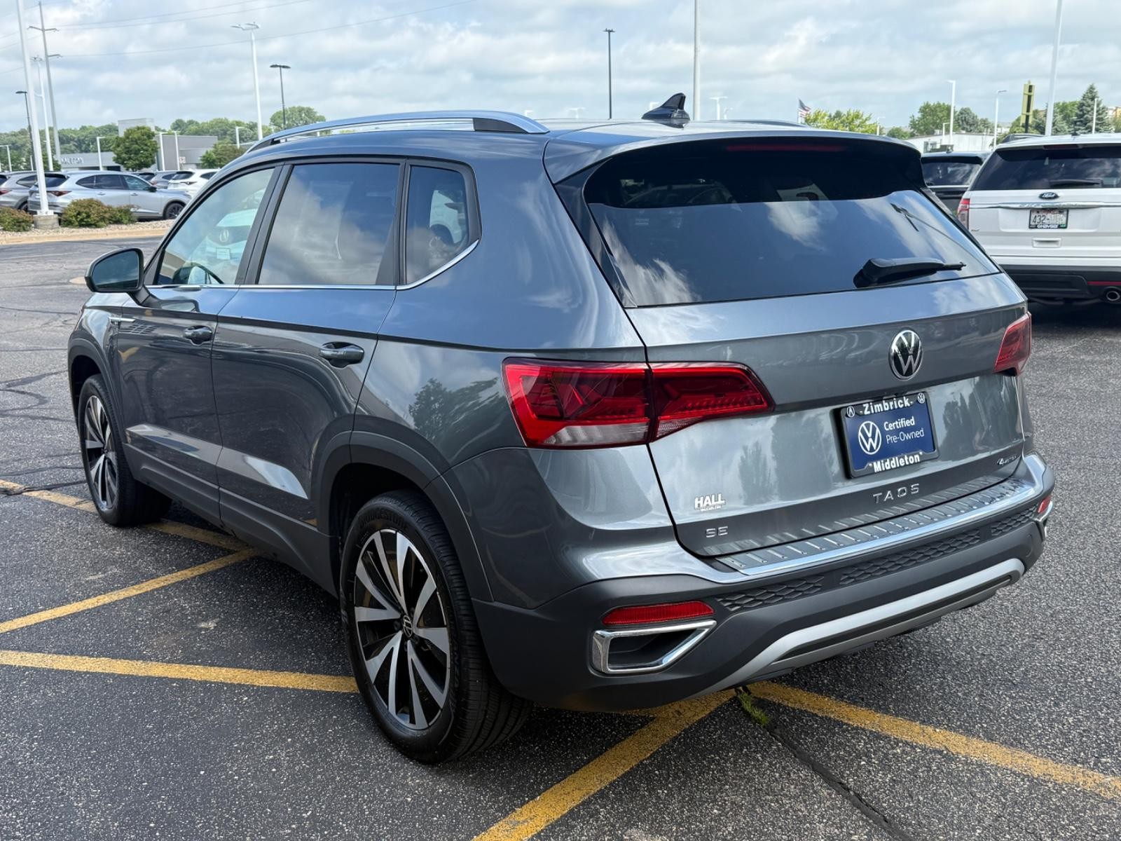 Volkswagen Taos Vehicle Image 06