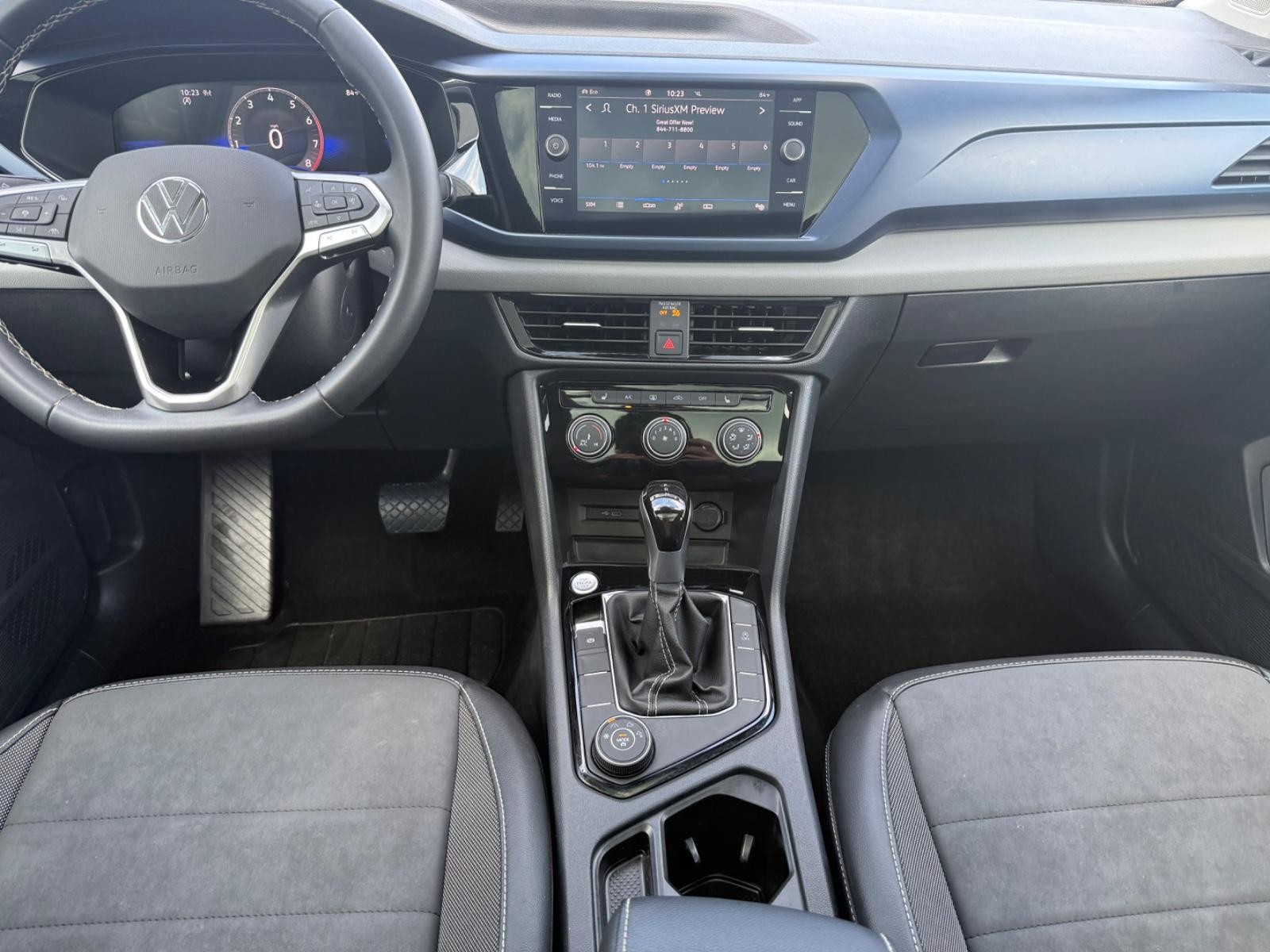 Volkswagen Taos Vehicle Image 11