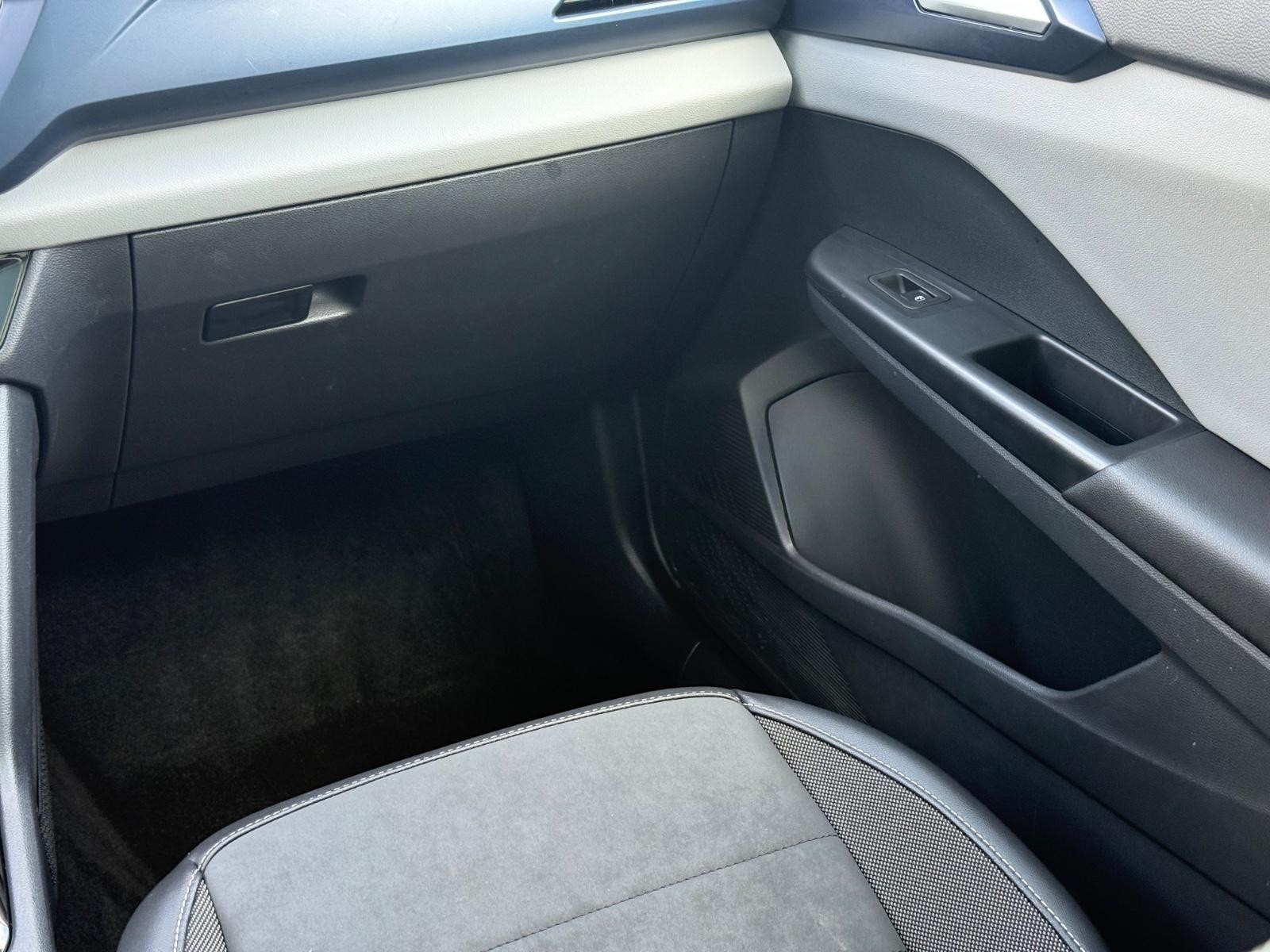 Volkswagen Taos Vehicle Image 15