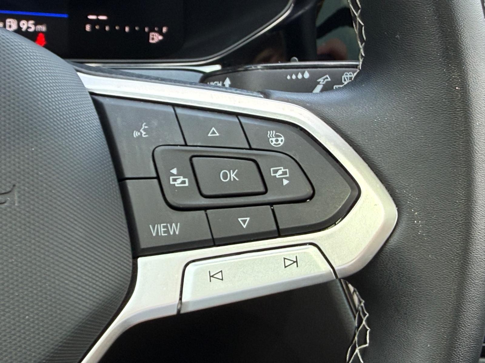Volkswagen Taos Vehicle Image 17