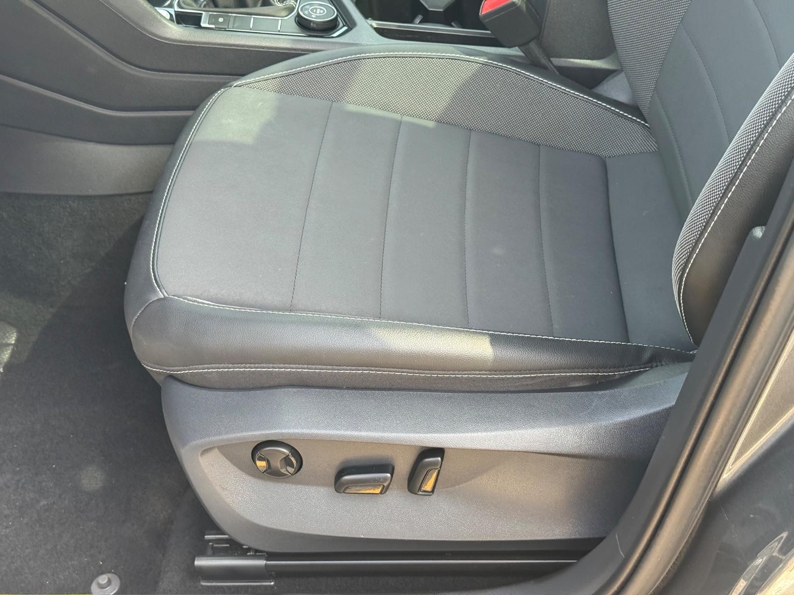 Volkswagen Taos Vehicle Image 22