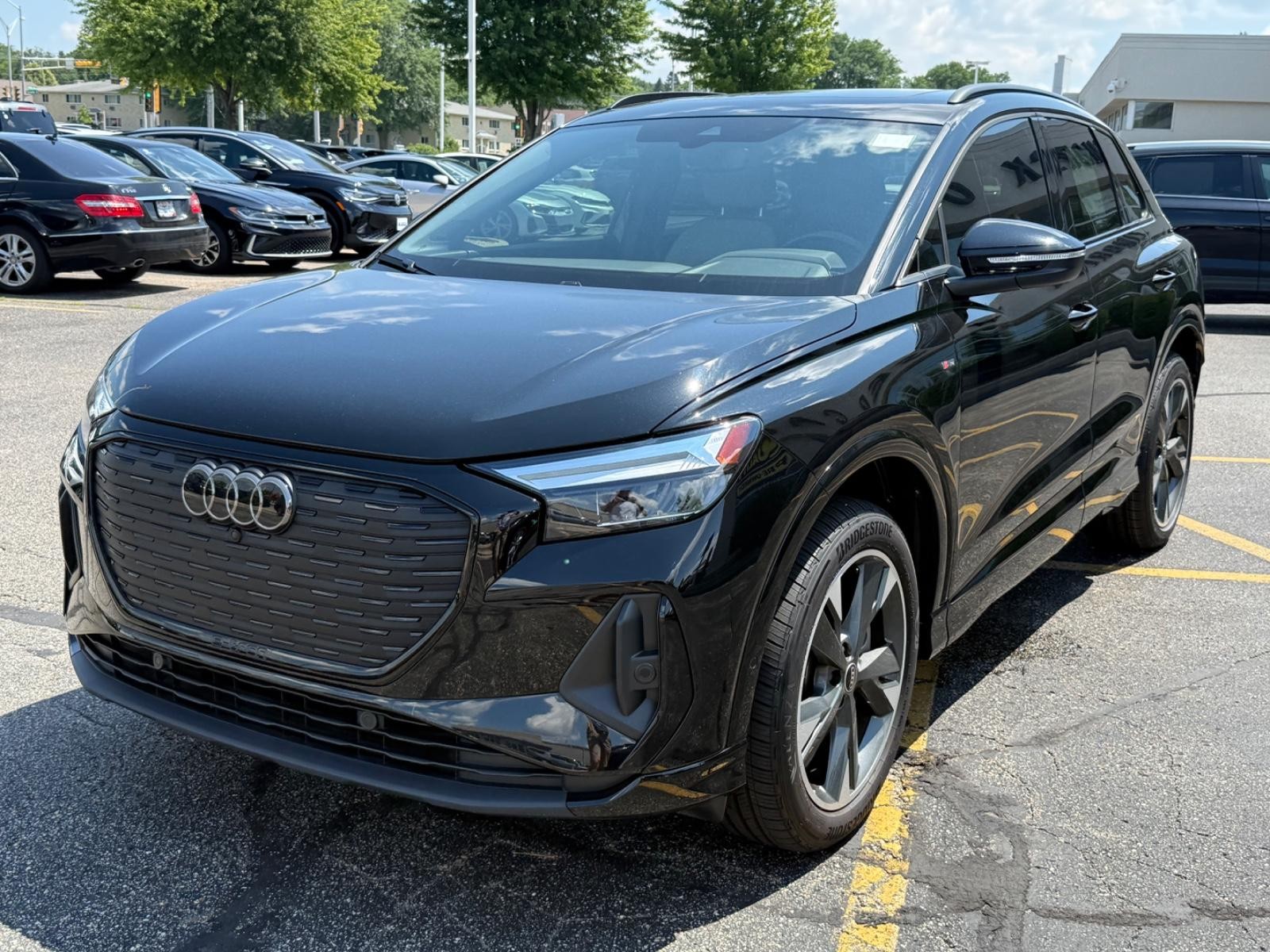 Audi Q4 e-tron Vehicle Image 08