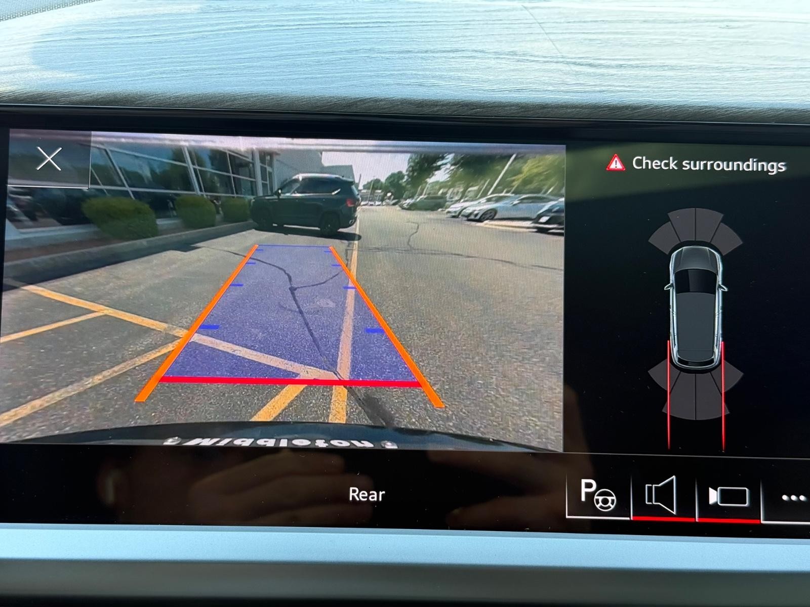 Audi Q4 e-tron Vehicle Image 19
