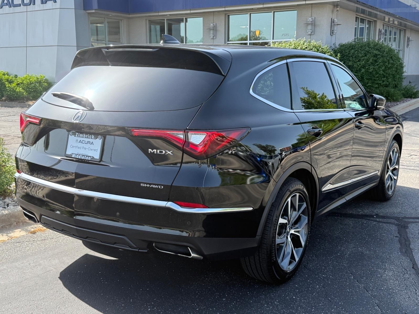 Acura MDX Vehicle Full-screen Gallery Image 03