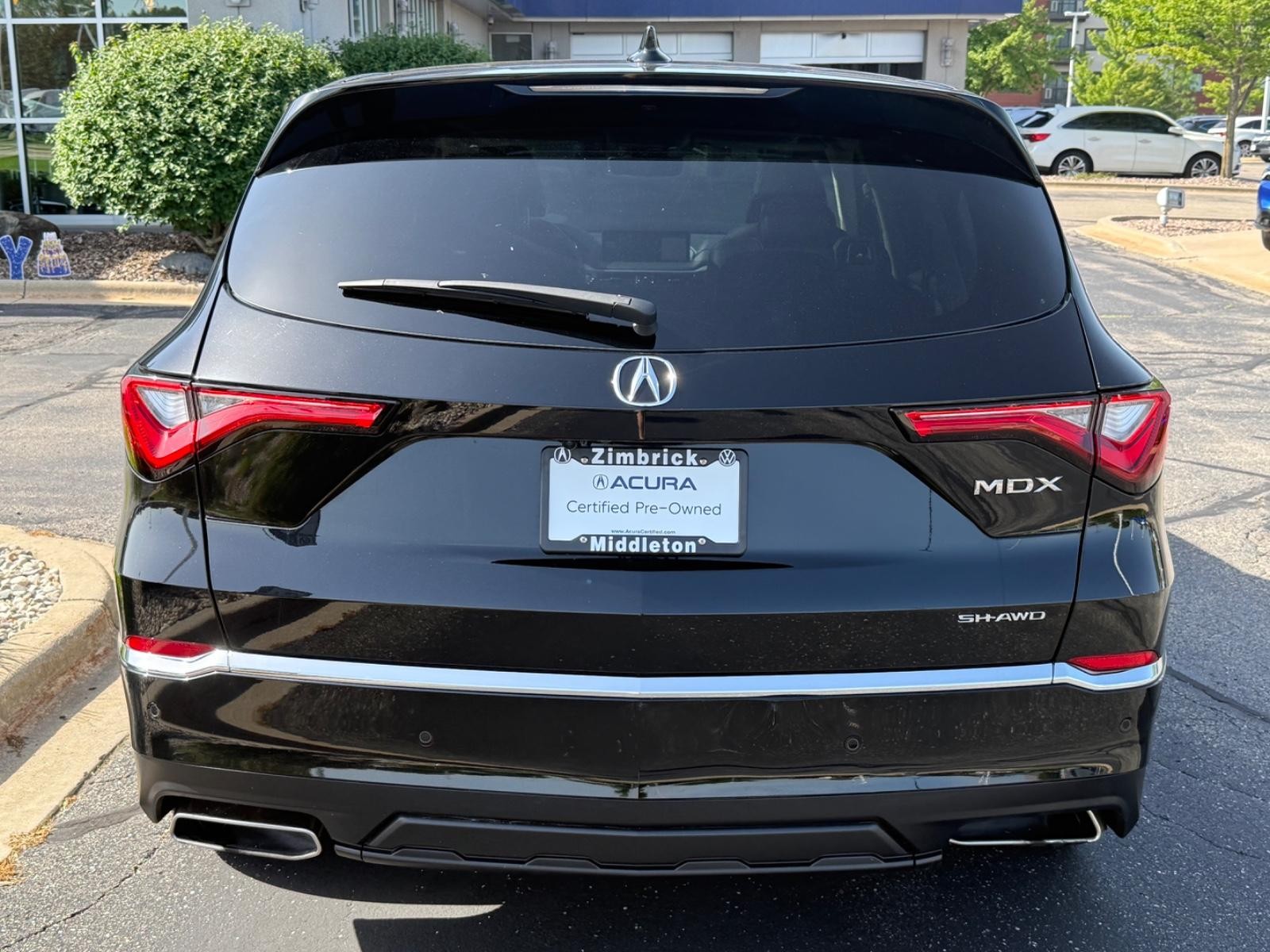 Acura MDX Vehicle Full-screen Gallery Image 04