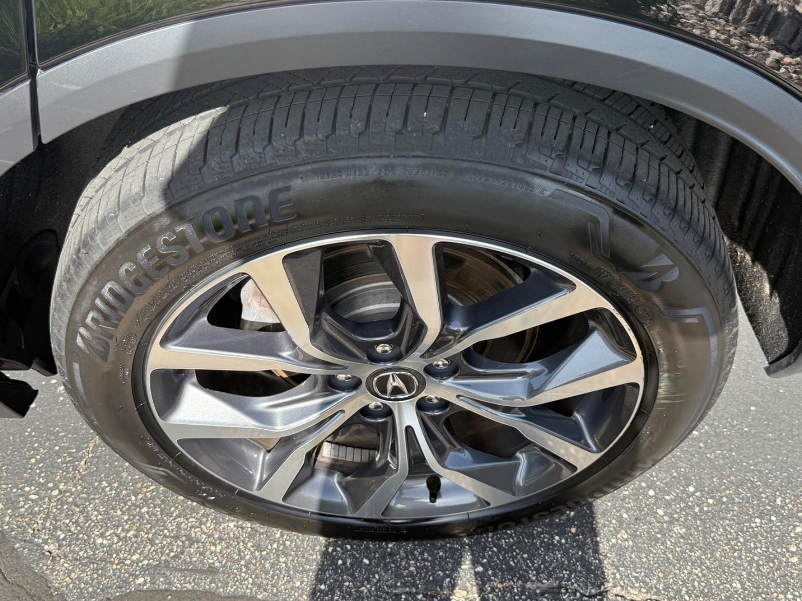 Acura MDX Vehicle Full-screen Gallery Image 07