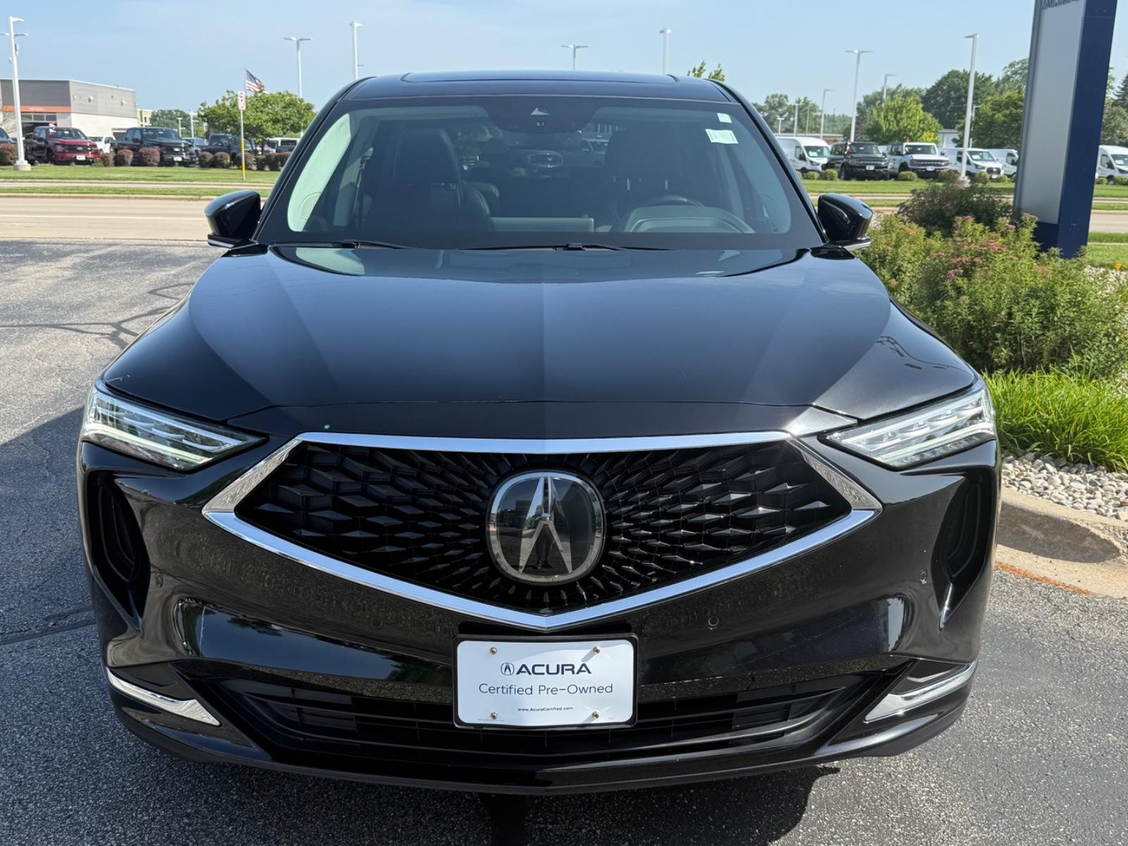 Acura MDX Vehicle Full-screen Gallery Image 09