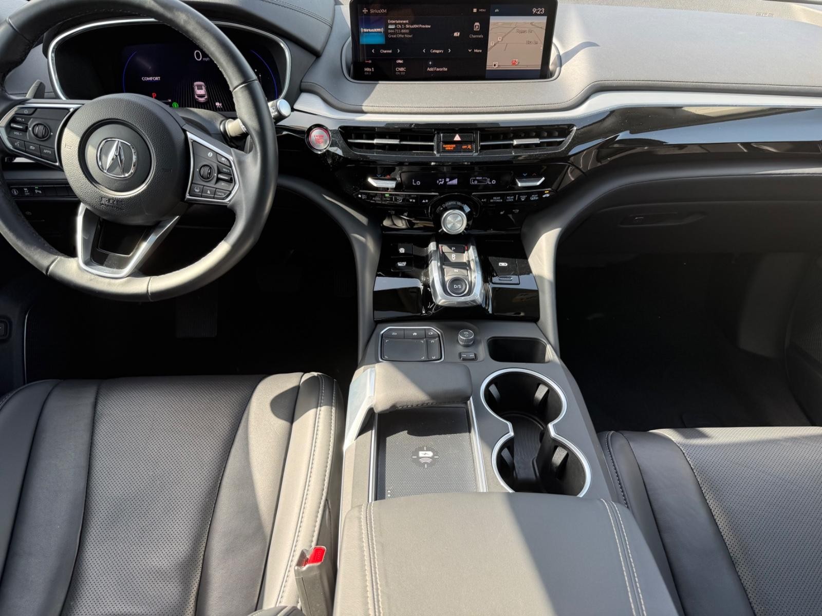 Acura MDX Vehicle Full-screen Gallery Image 12