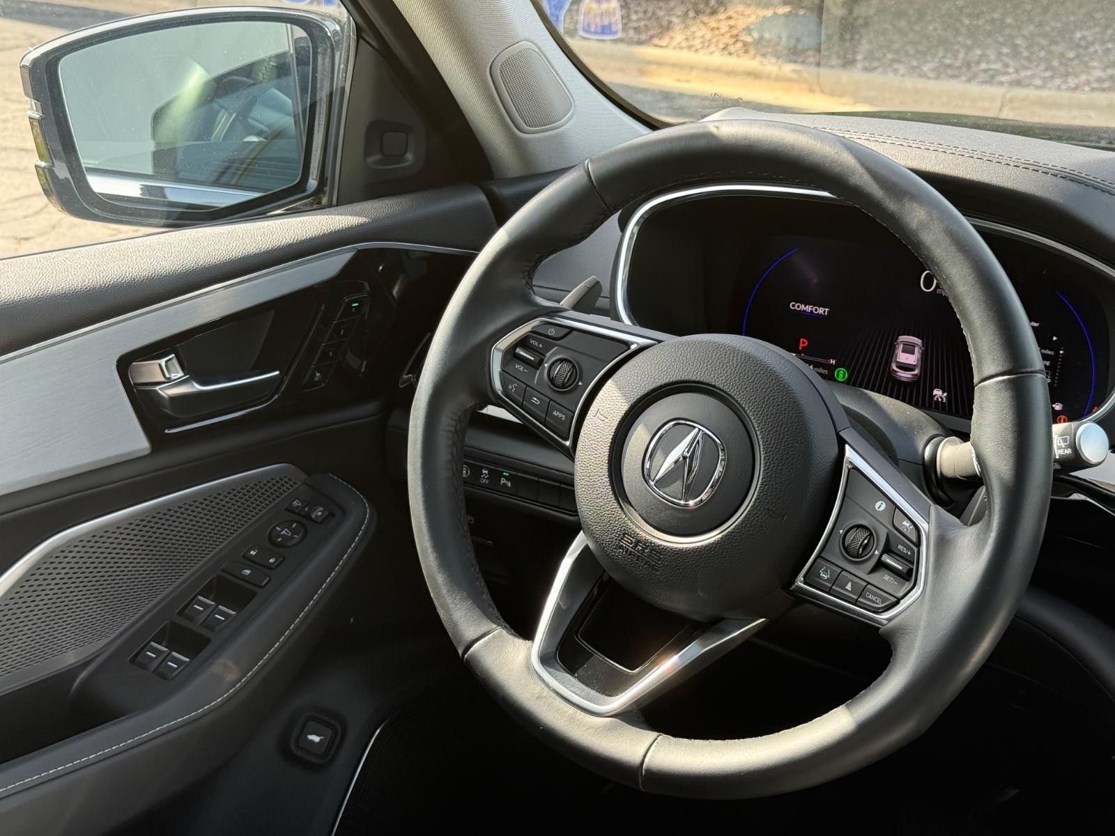 Acura MDX Vehicle Full-screen Gallery Image 15