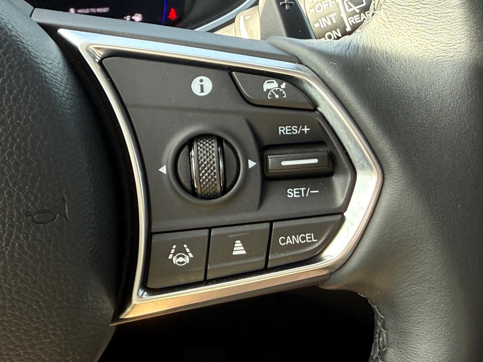 Acura MDX Vehicle Full-screen Gallery Image 18