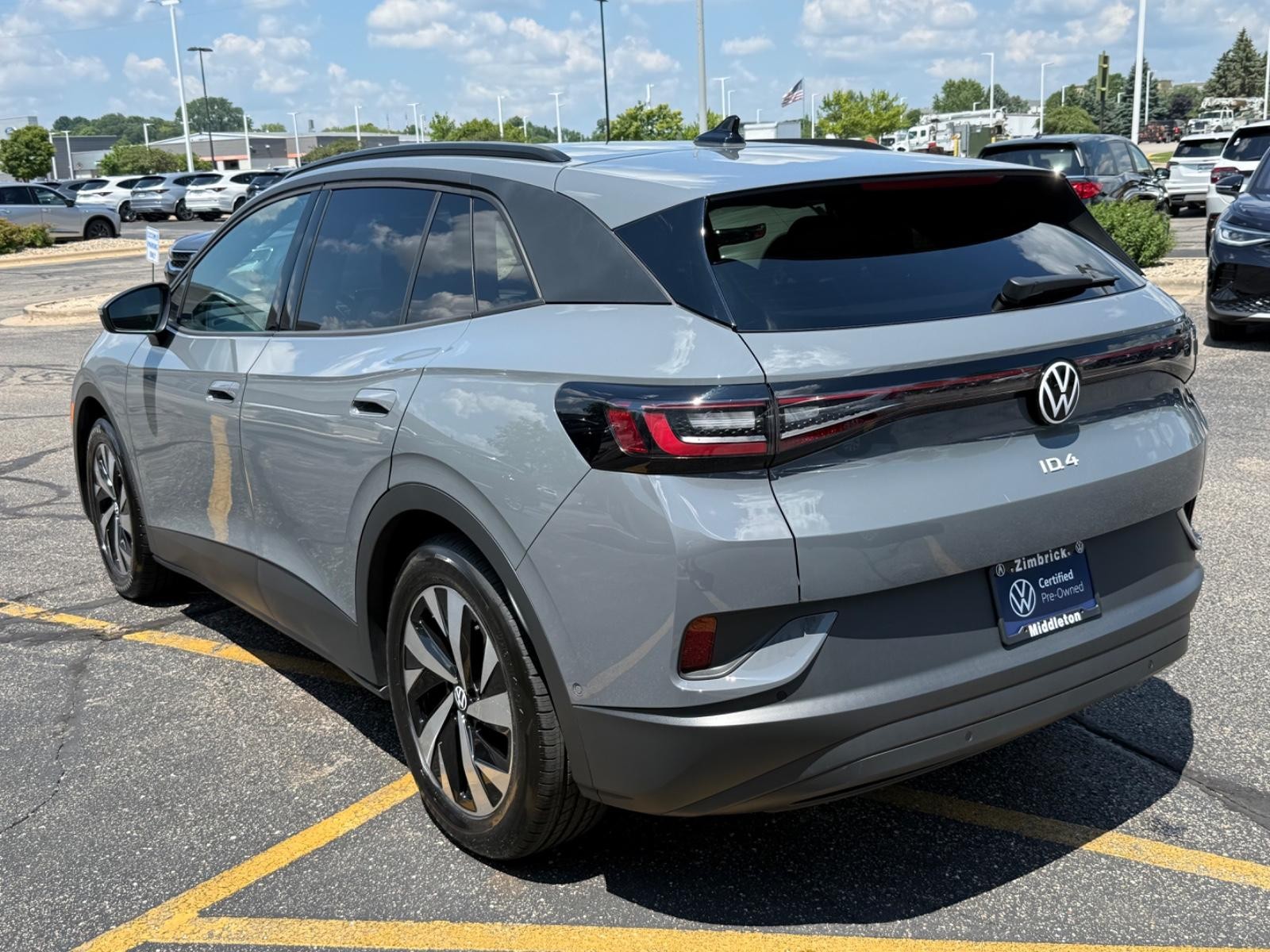 Volkswagen ID.4 Vehicle Image 05