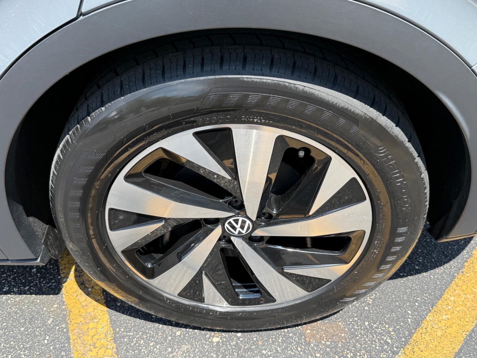 Volkswagen ID.4 Vehicle Image 06