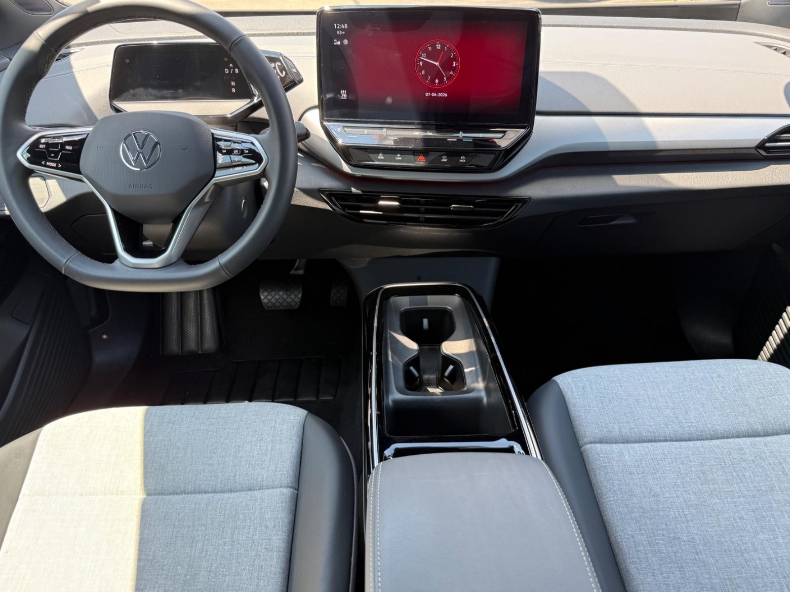Volkswagen ID.4 Vehicle Image 10