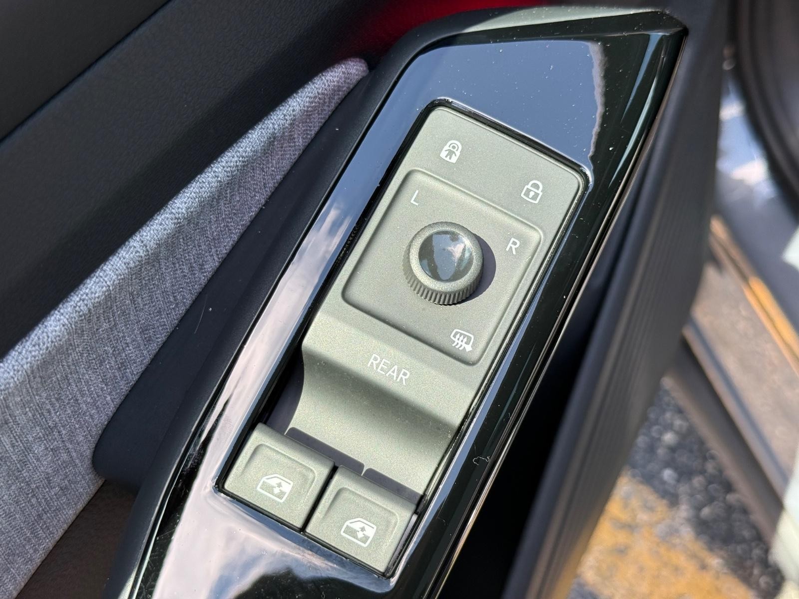 Volkswagen ID.4 Vehicle Image 19