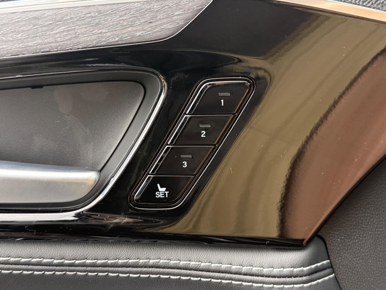 Acura MDX Vehicle Image 11