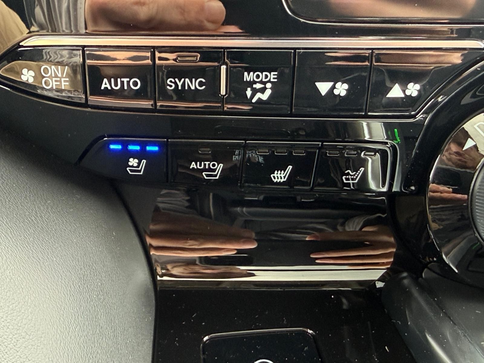 Acura MDX Vehicle Image 15