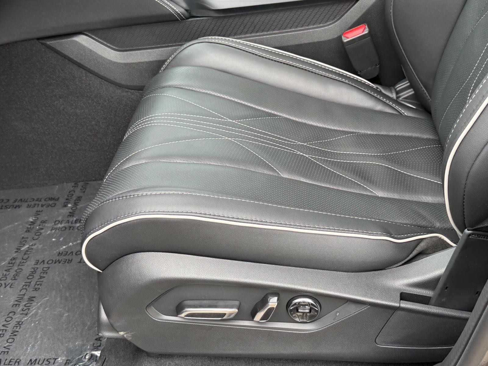 Acura MDX Vehicle Image 17